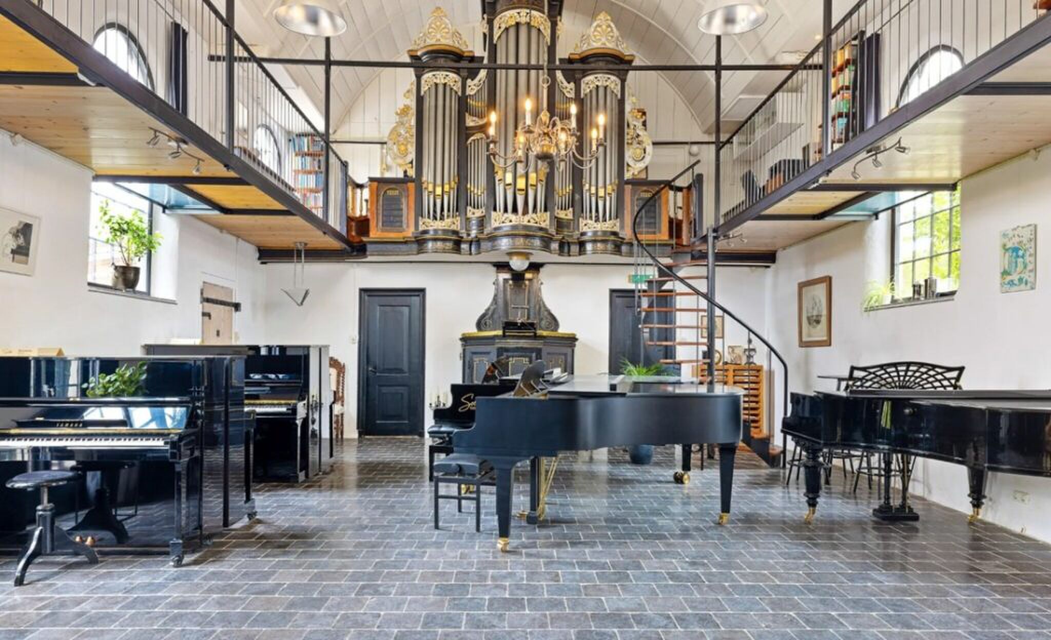 De binnenzijde van de woonkerk die op Funda staat.