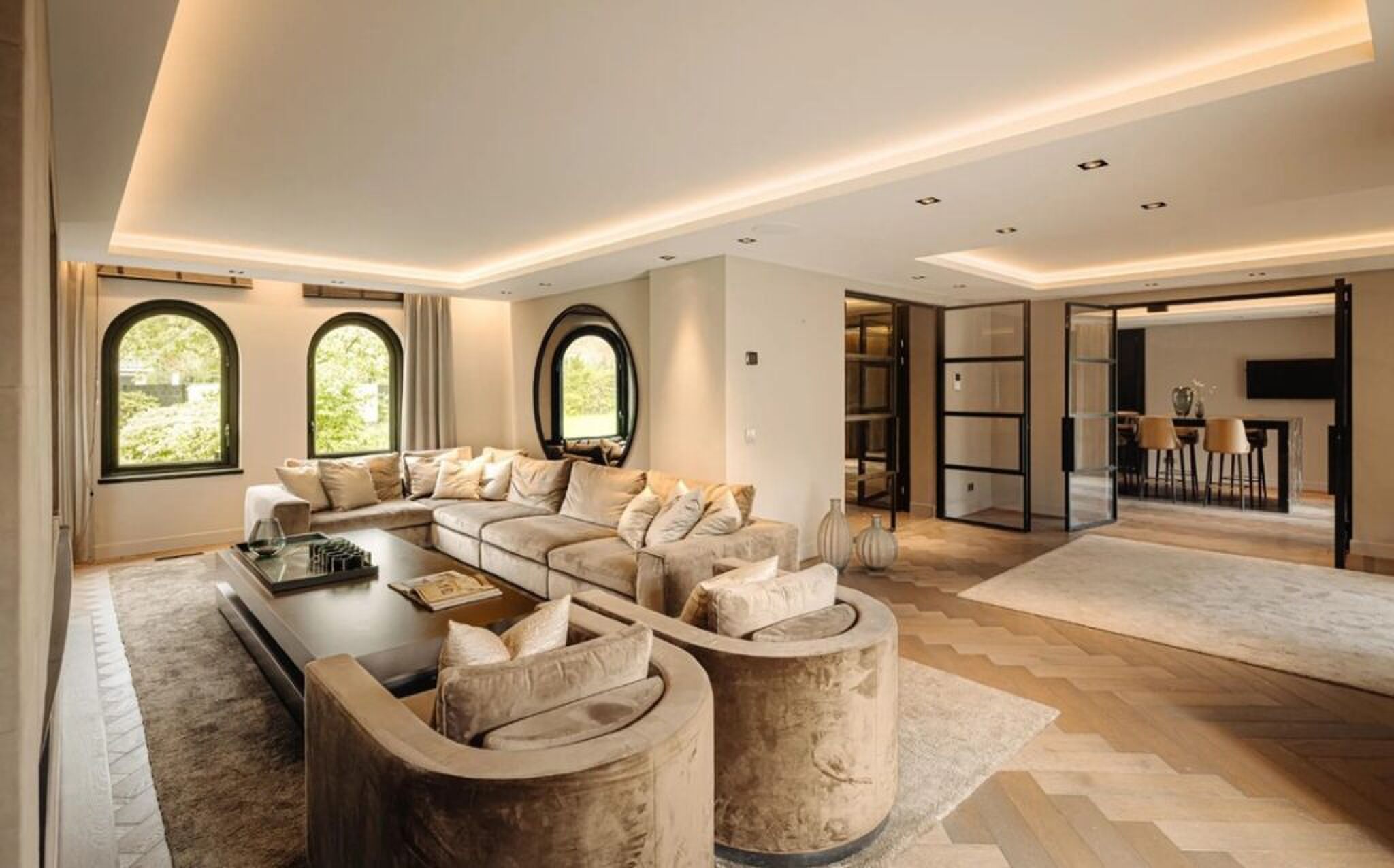 De living van de voormalige villa van rapper Boef.