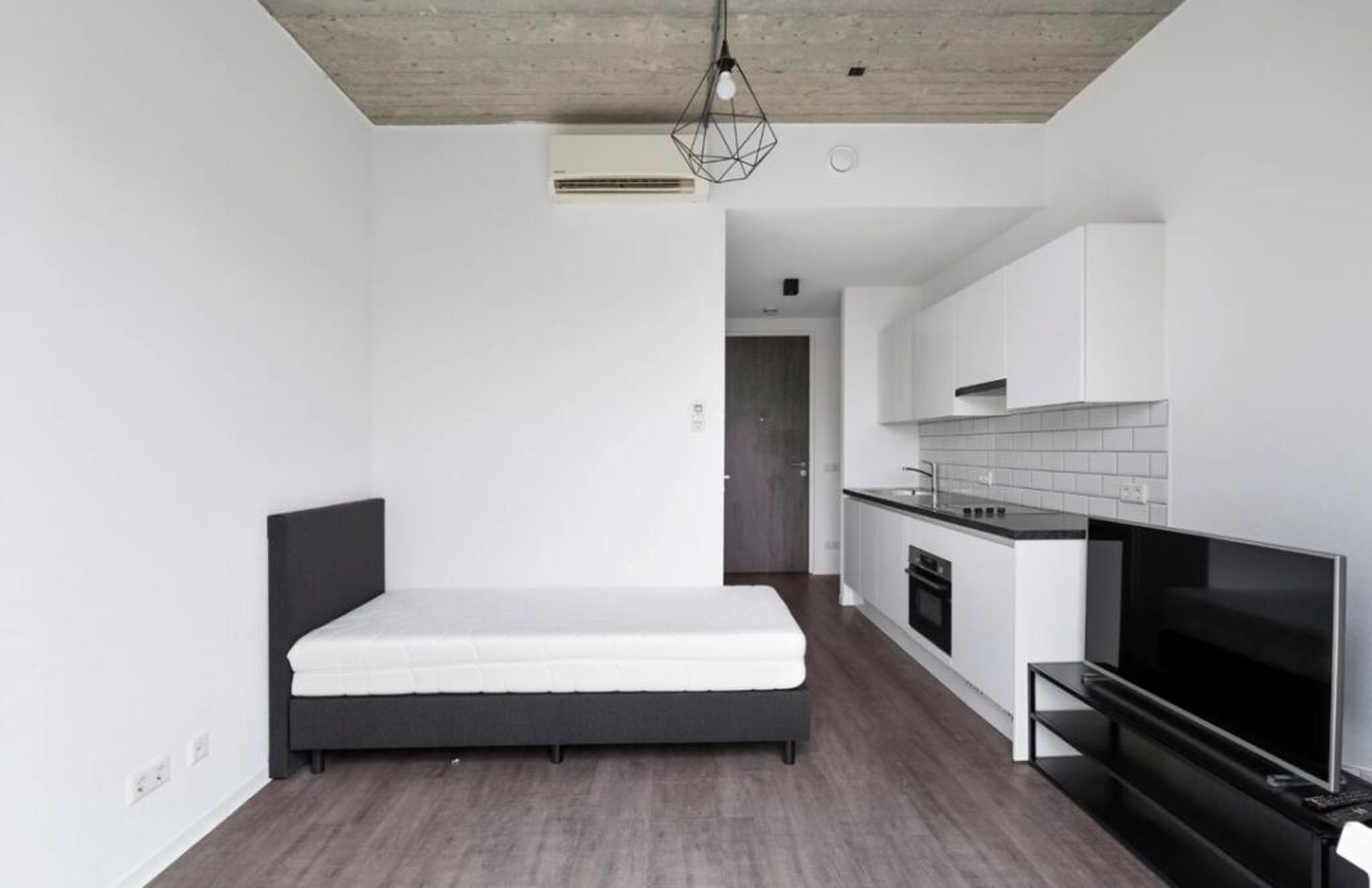 De keuken en slaapkamer van het mini Funda-huis.