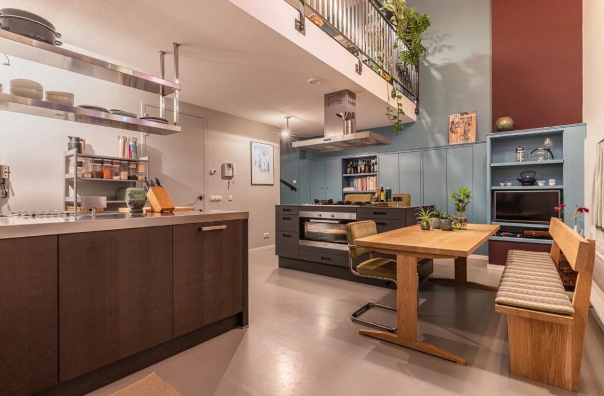 De keuken in de voormalige school op Funda.