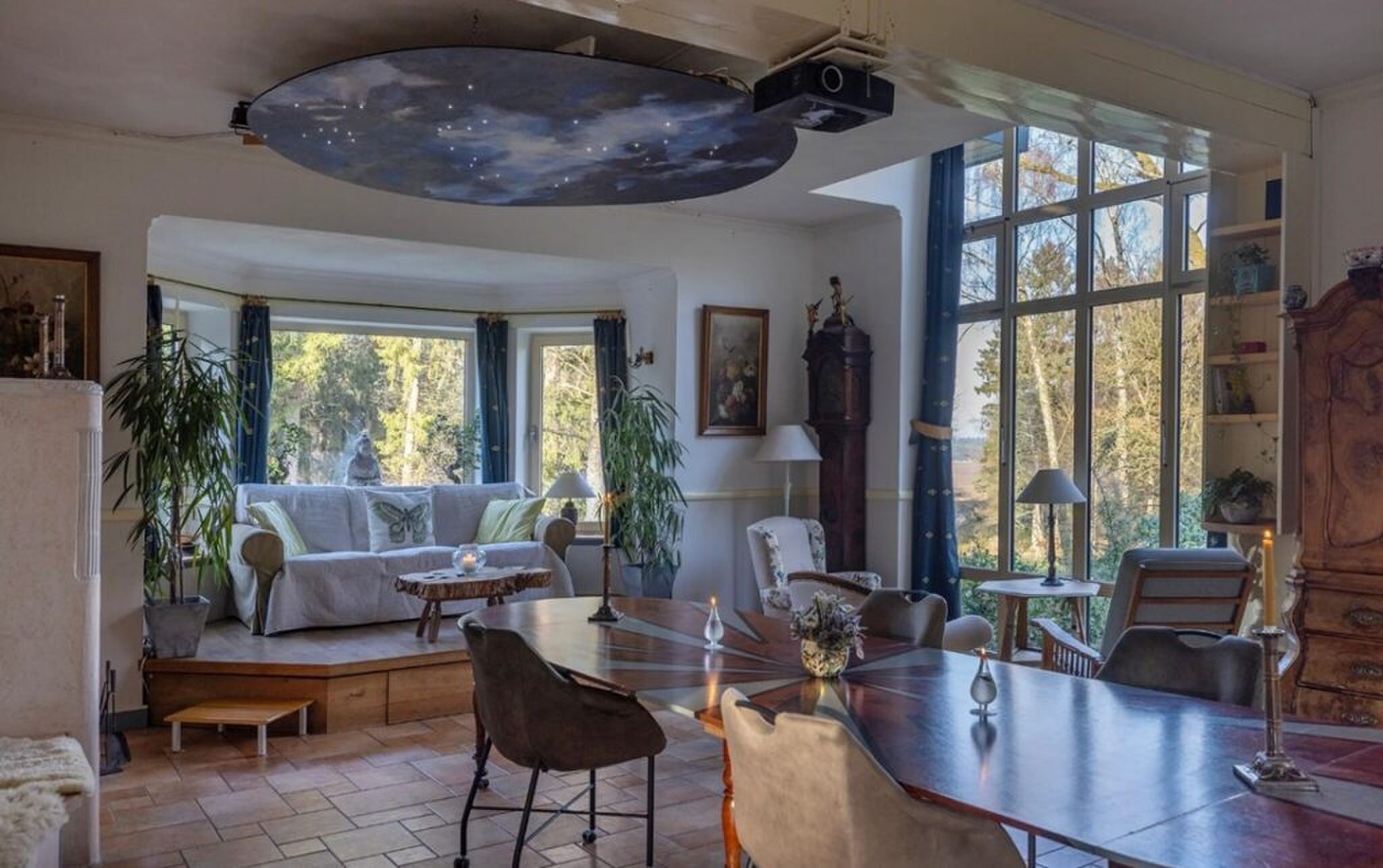 De woonkamer van het huis op het landgoed in de Veluwe.