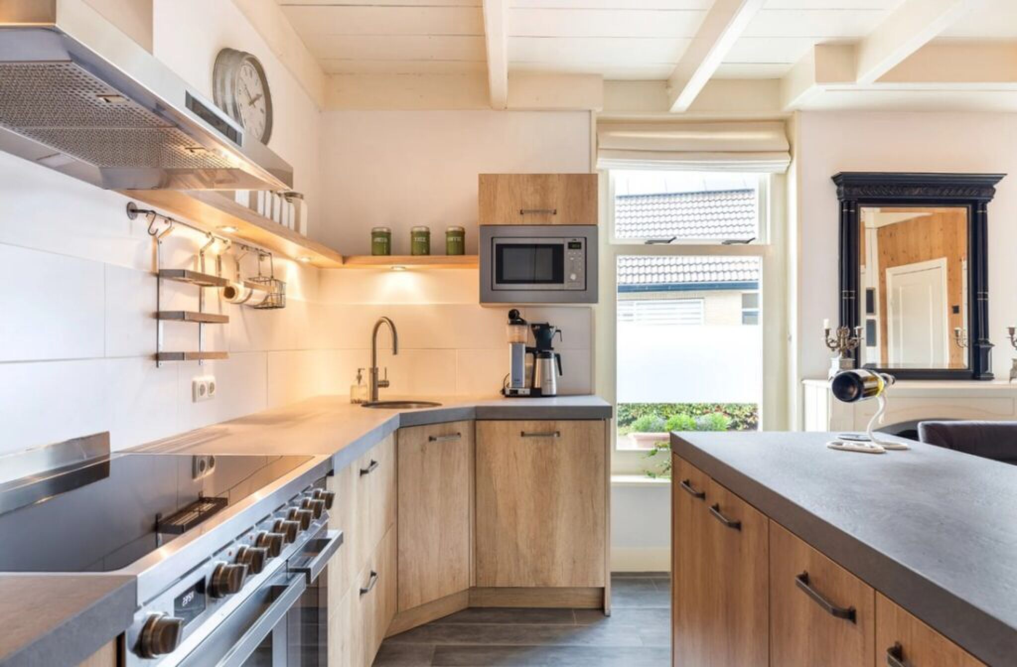 De keuken met moderne afwerking.