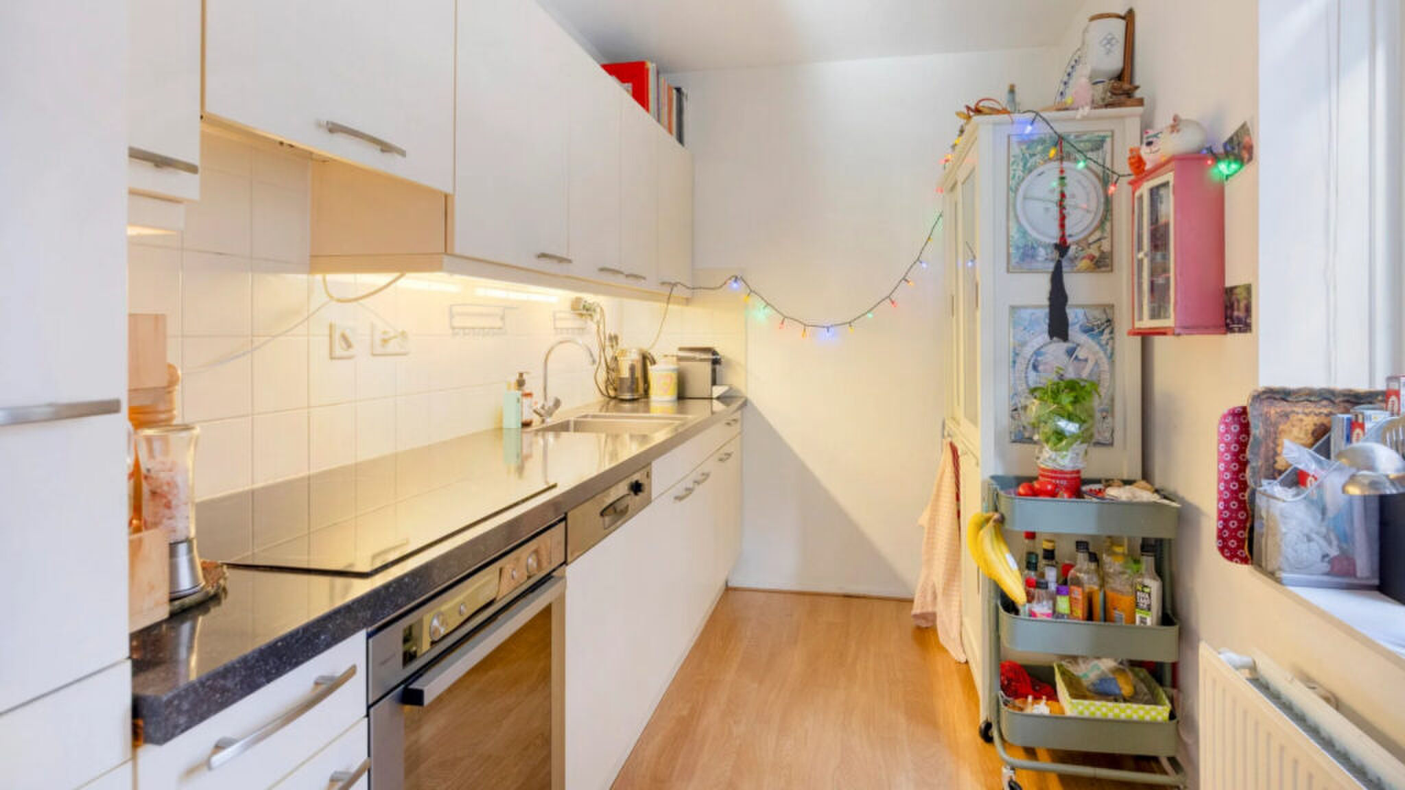 De keuken van de woning in Den Haag.