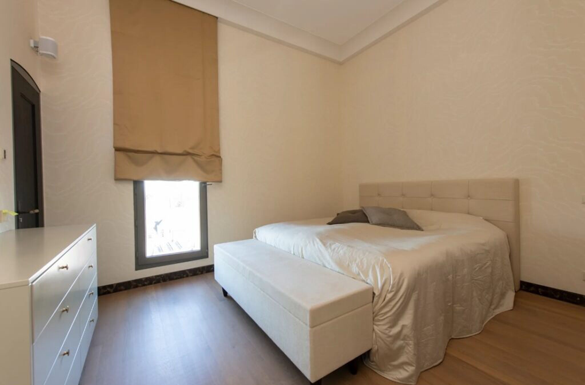 De luxueuze masterbedroom.