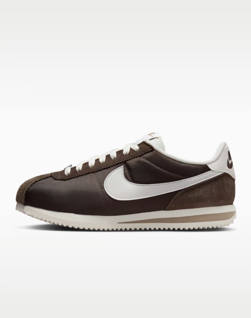 Nike Cortez Textile sneaker in de kleur bruin