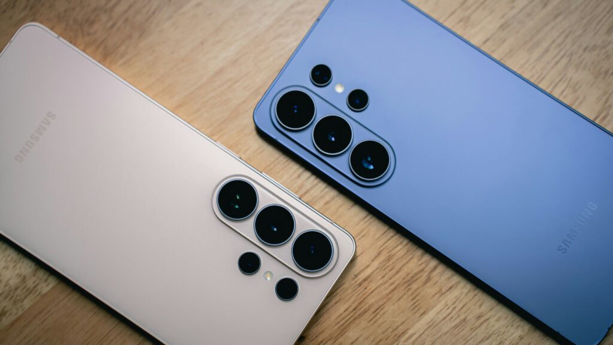 2 samsung smartphones naast elkaar