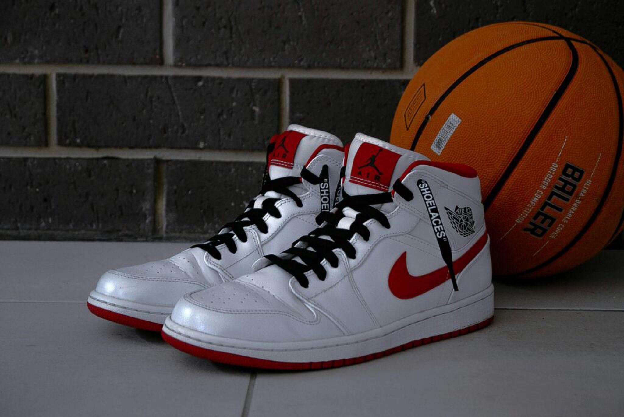 Nike schoenen met een basketbal