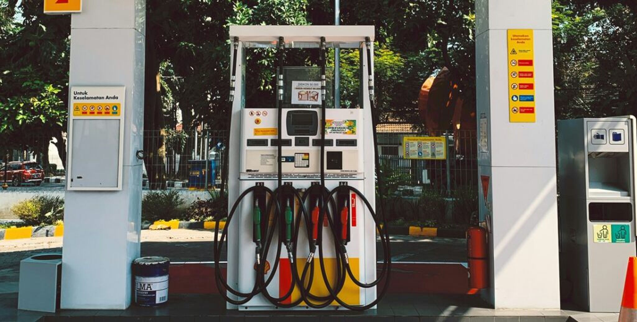 Een benzinepomp in Nederland.