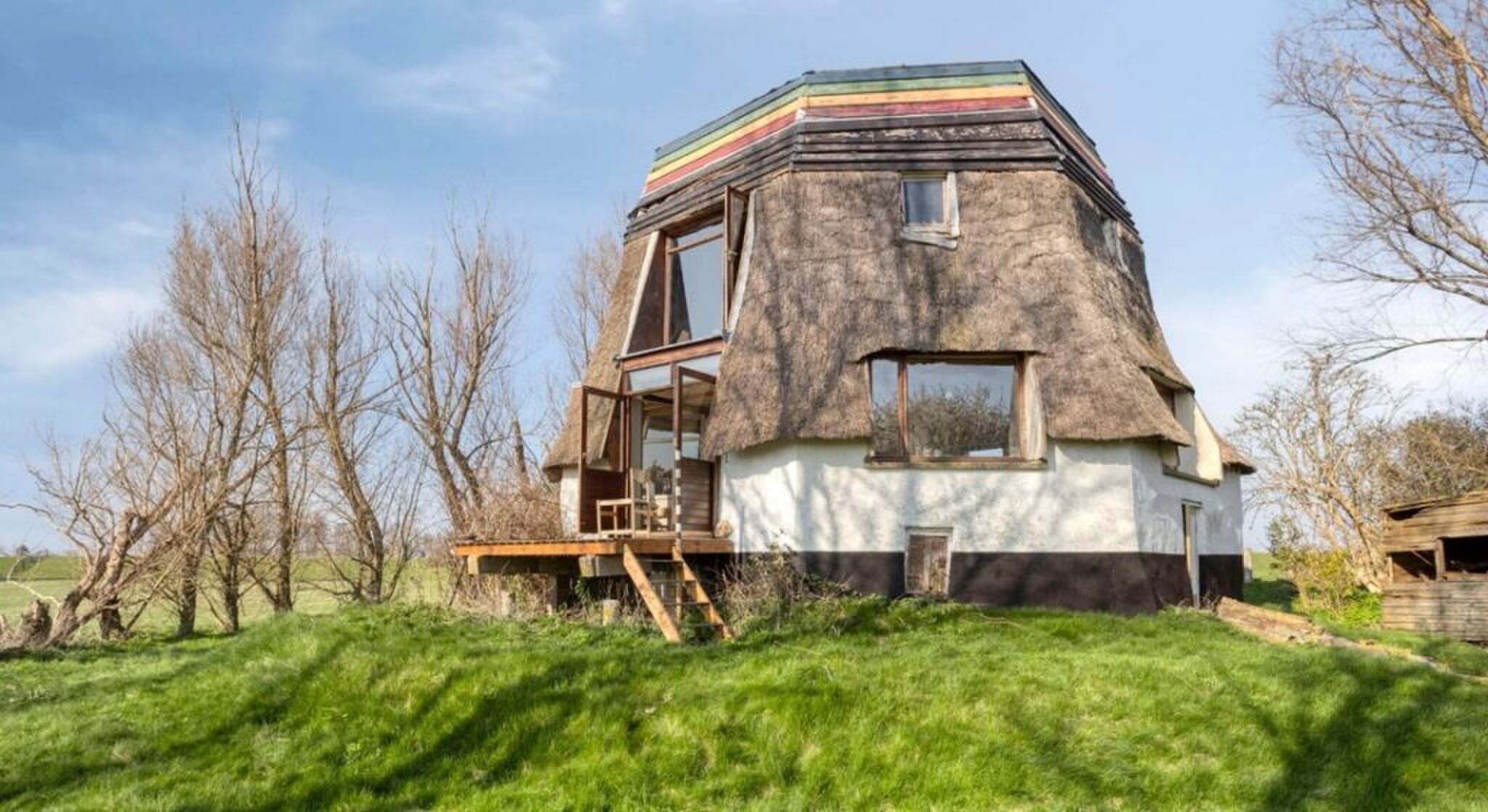 De buitenkant van de molen op Funda.