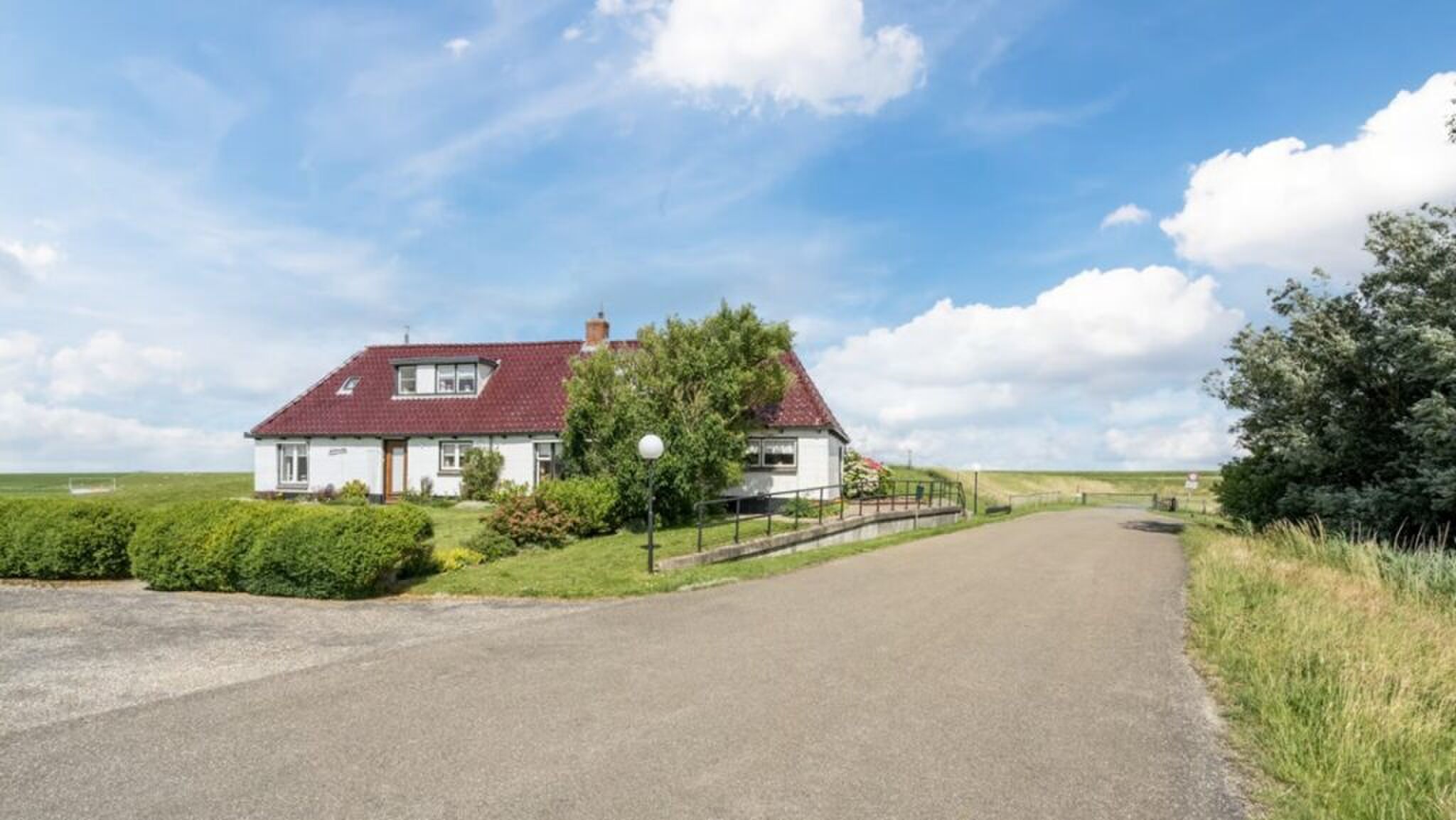 De aan de kust gelegen Funda-woonboerderij.