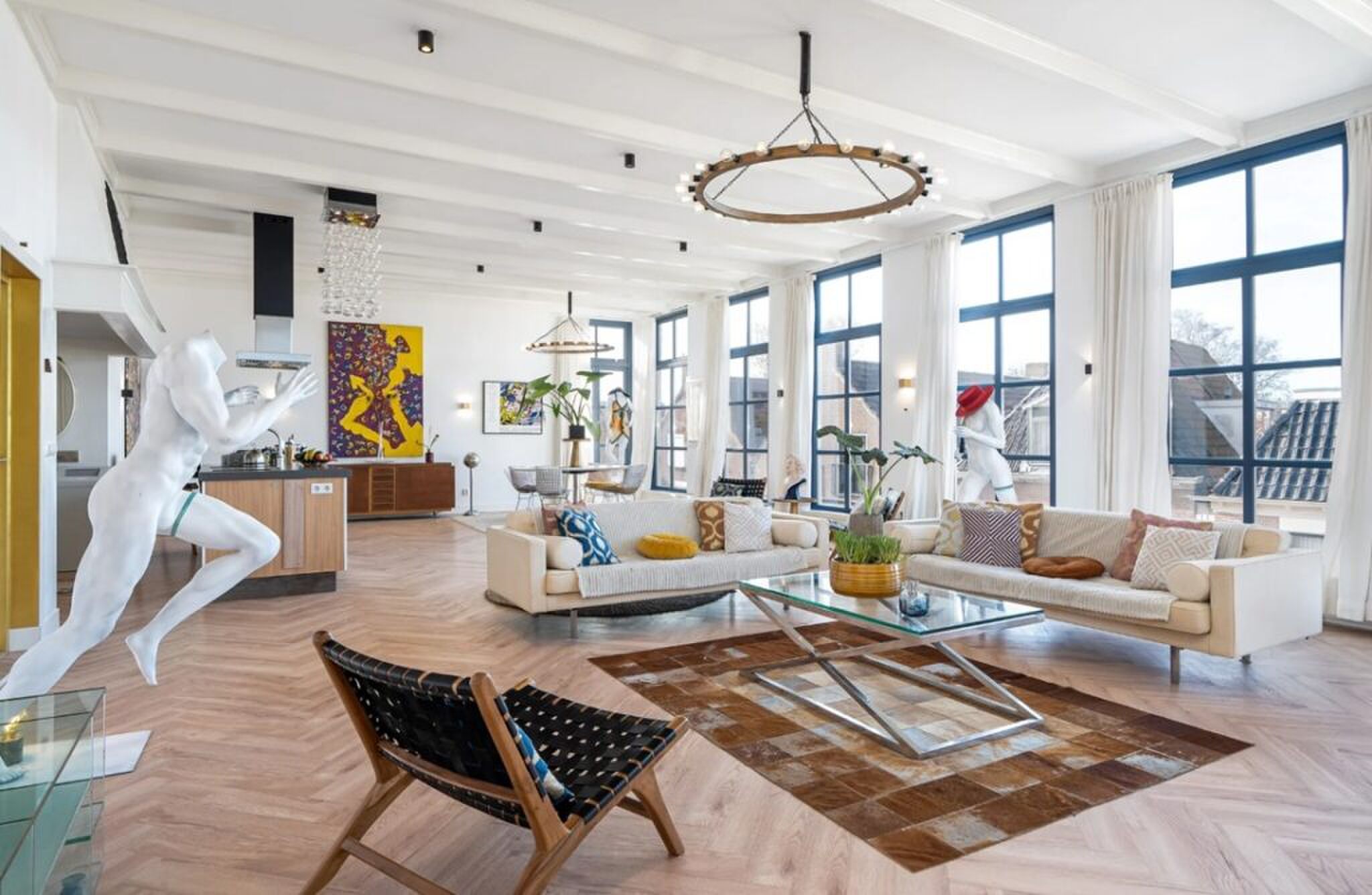 Het interieur van het voormalige caf&eacute; op Funda.