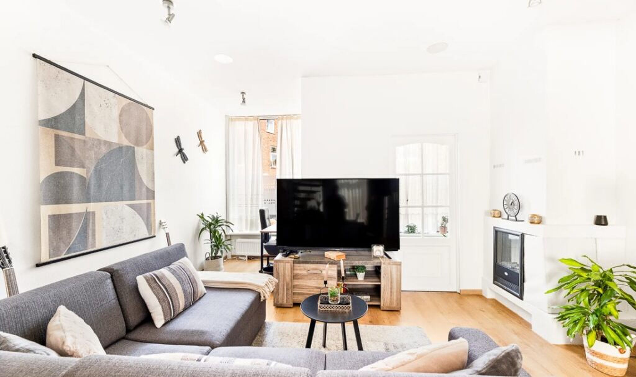 De woonkamer van het huis in Vlissingen.