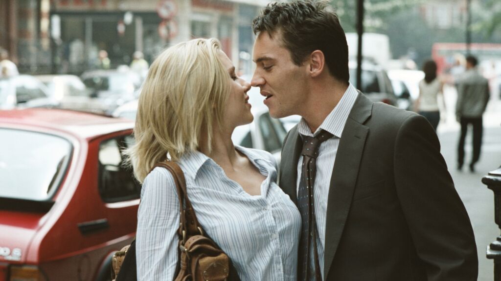Jonathan Rhys Meyers en Scarlett Johansson in Match Point (2005)