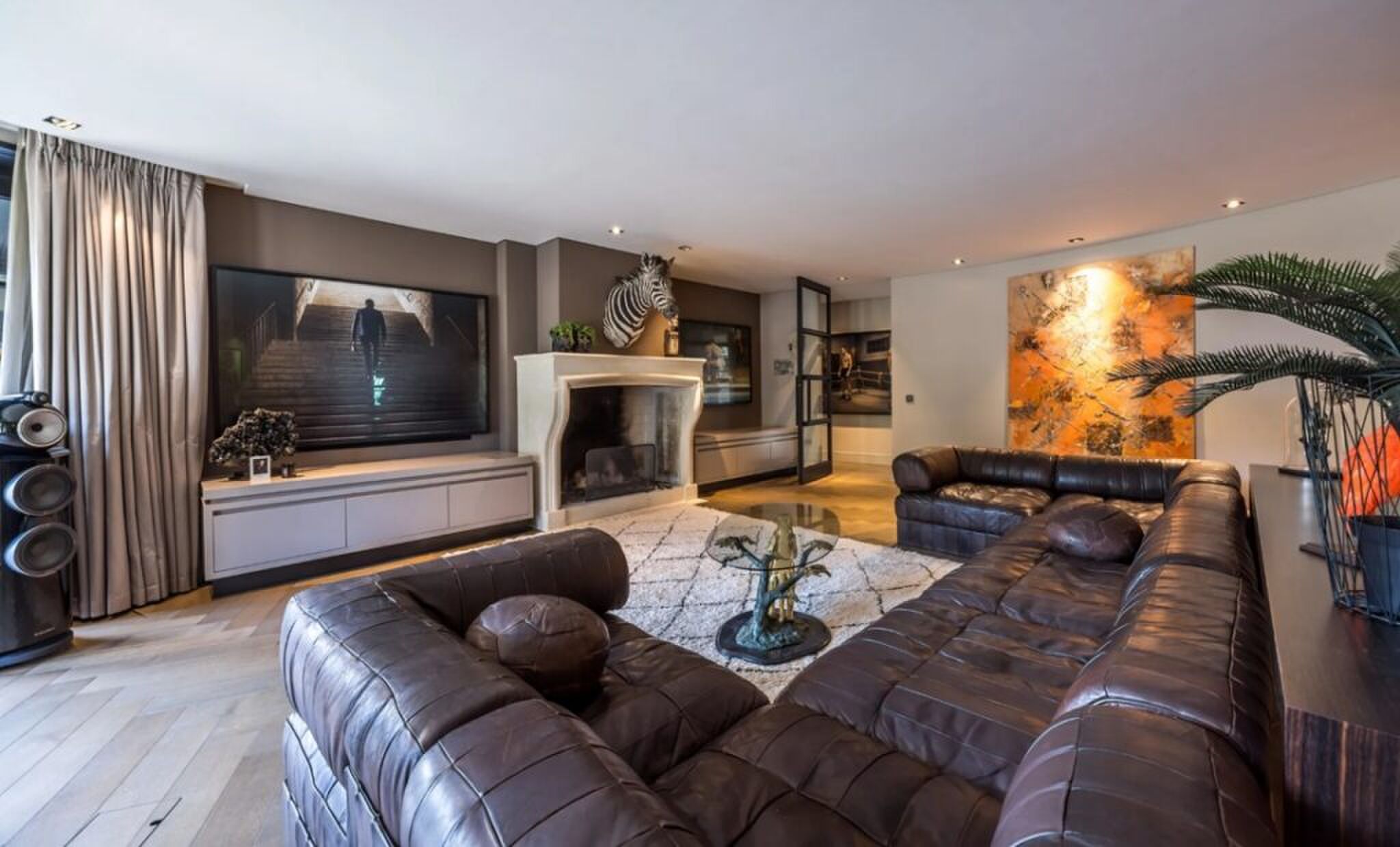 De luxe living van de villa in Laren.