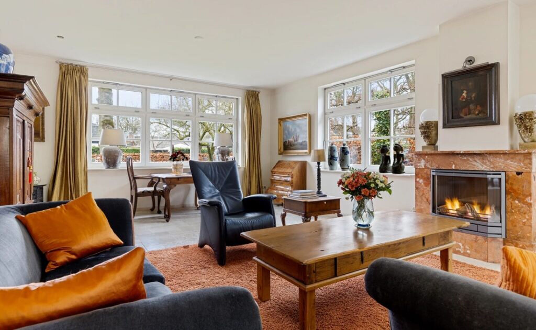 De living van het droomhuis dat karakteristiek is.