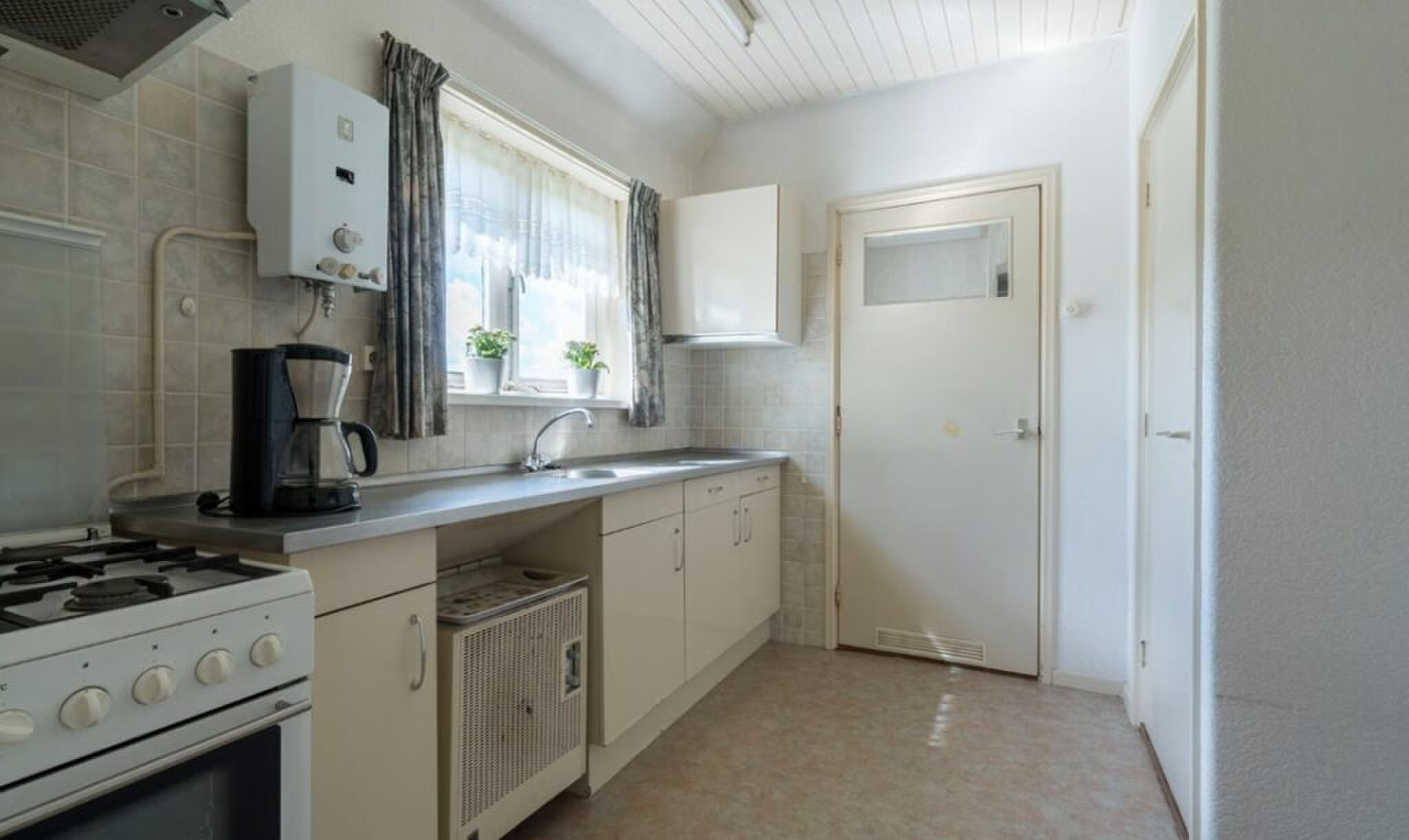 De ietwat verouderde woonkeuken.