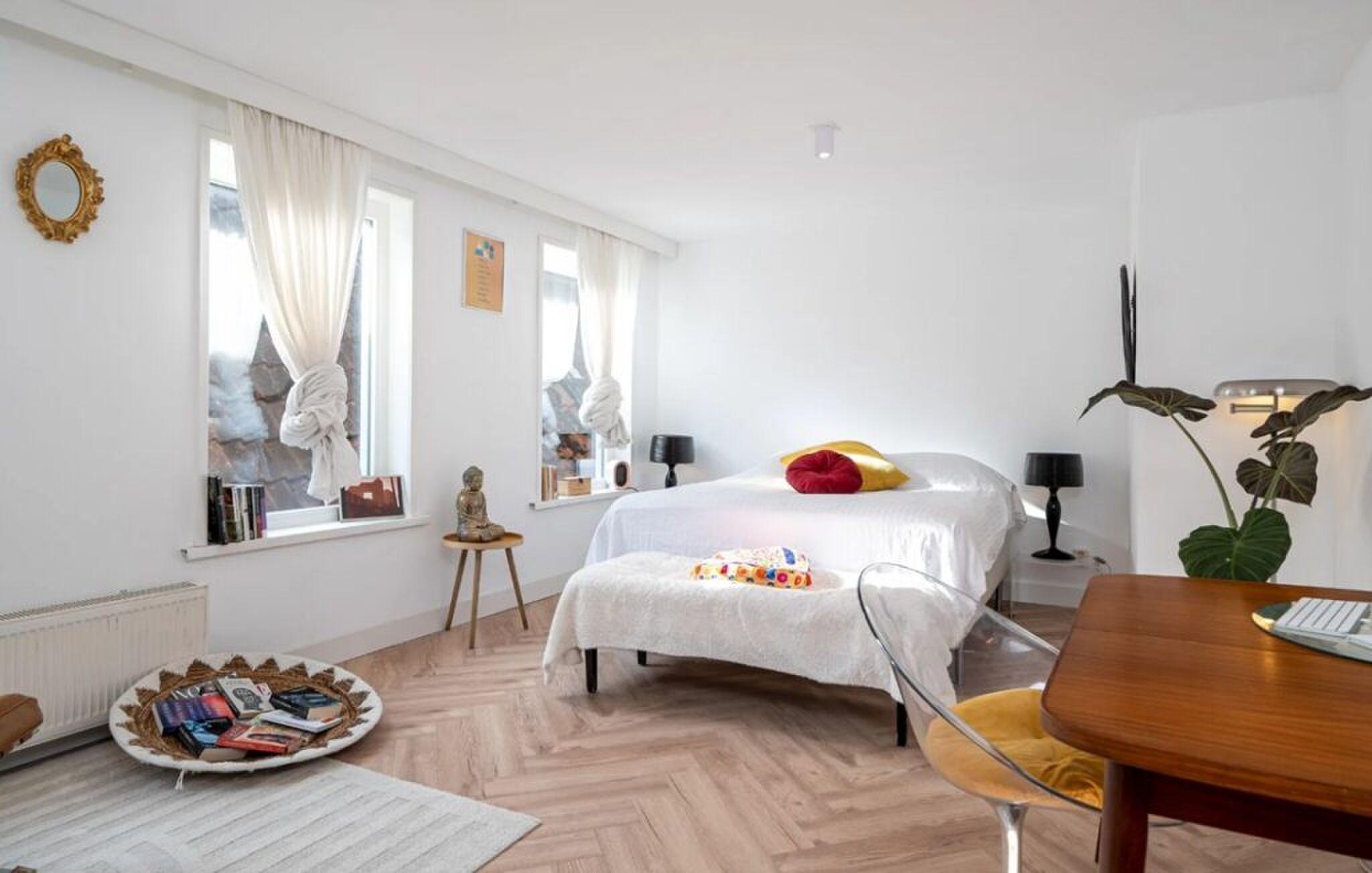 Een van de luxe slaapkamers.