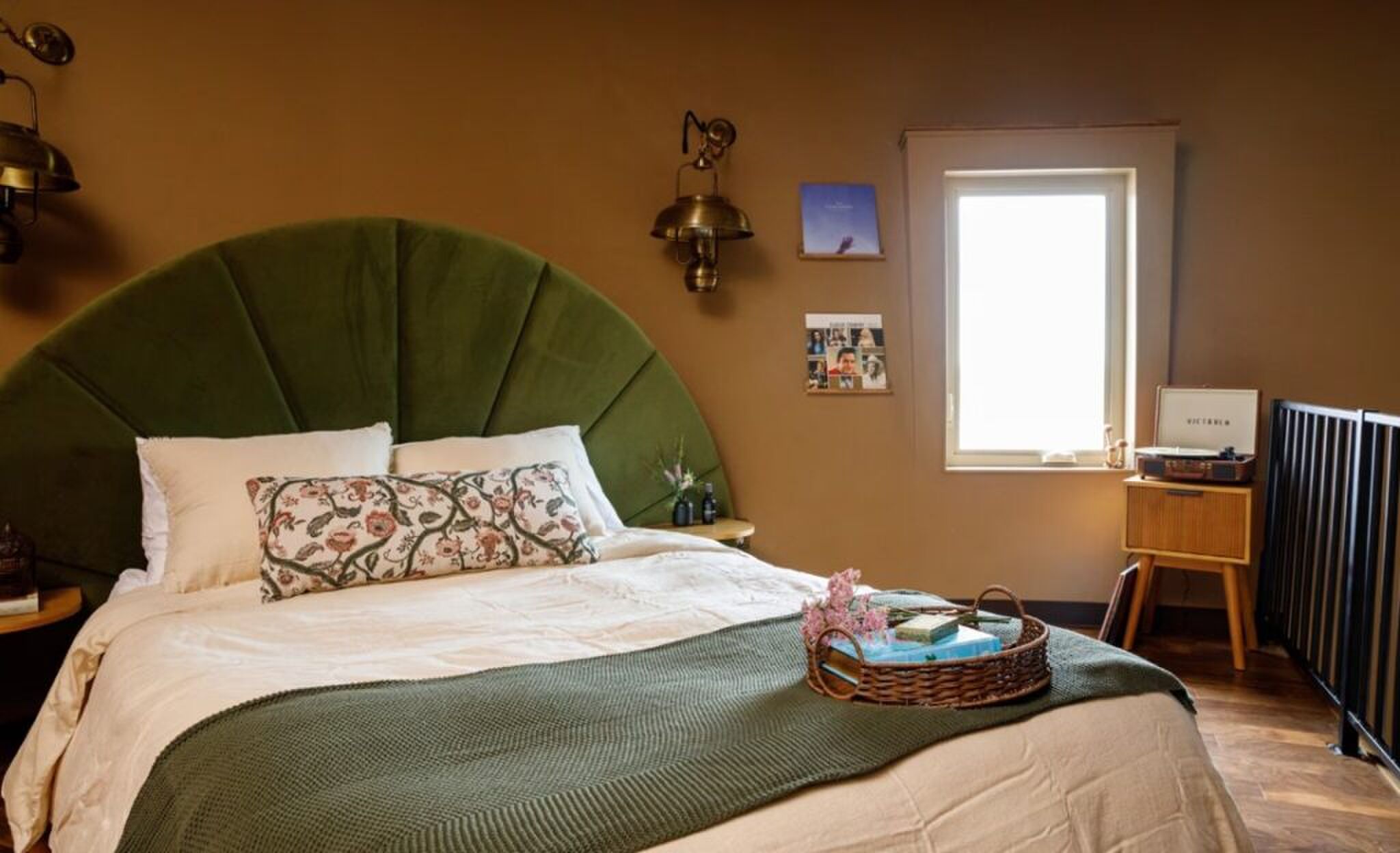 De slaapkamer op de vide.