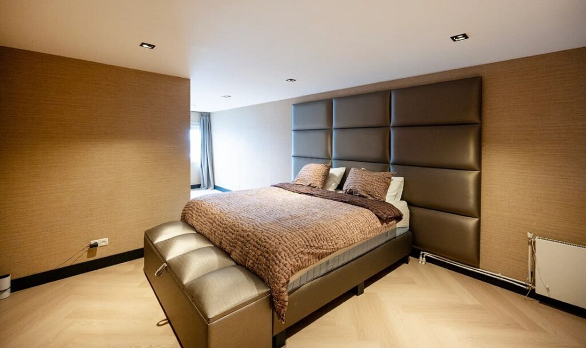 De luxe masterbedroom.