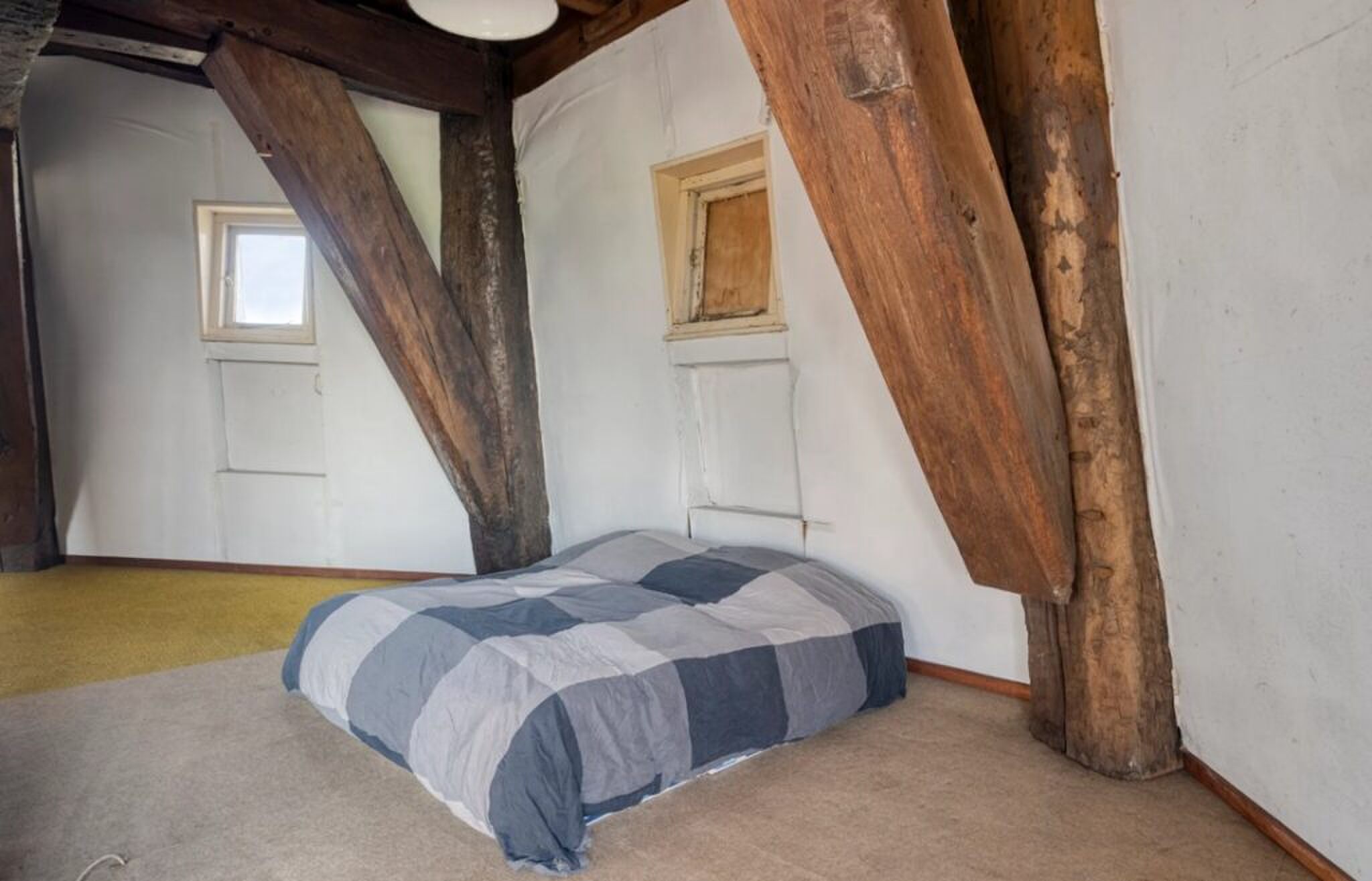 De slaapkamer van de woning.