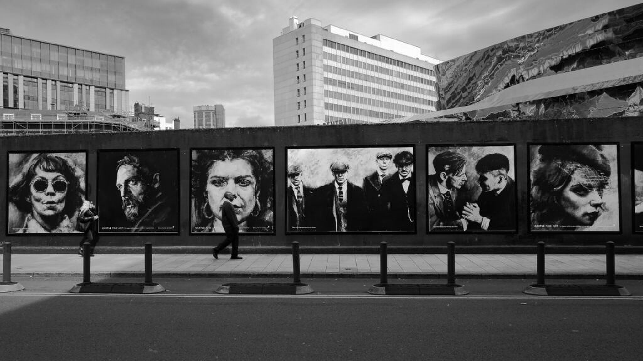 De eerste muurschildering in Birmingham voor de Peaky Blinders serie