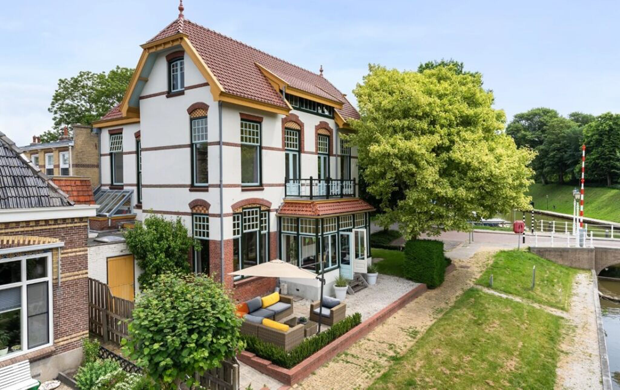 De woning aan het water.