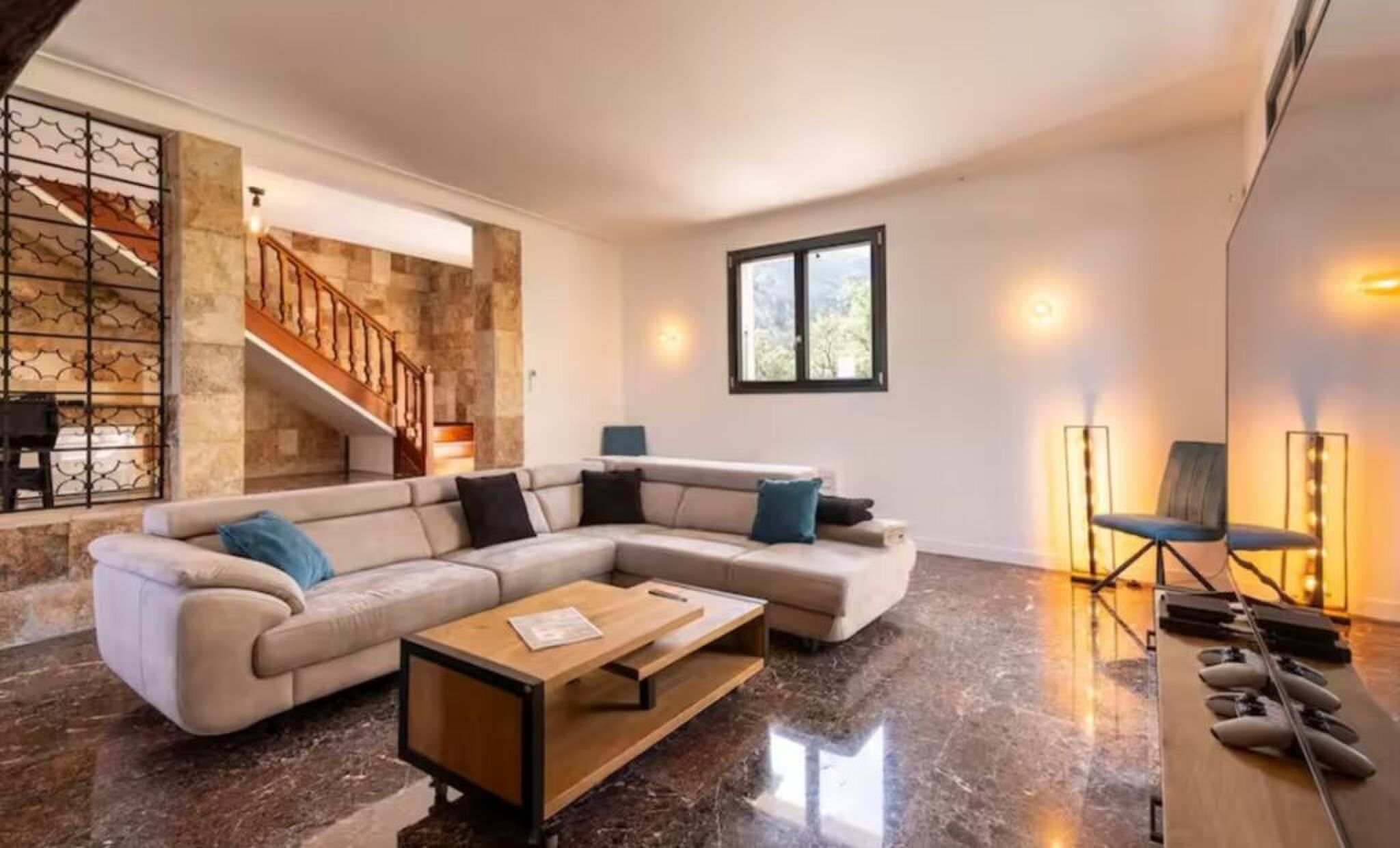 De living van de Franse villa.