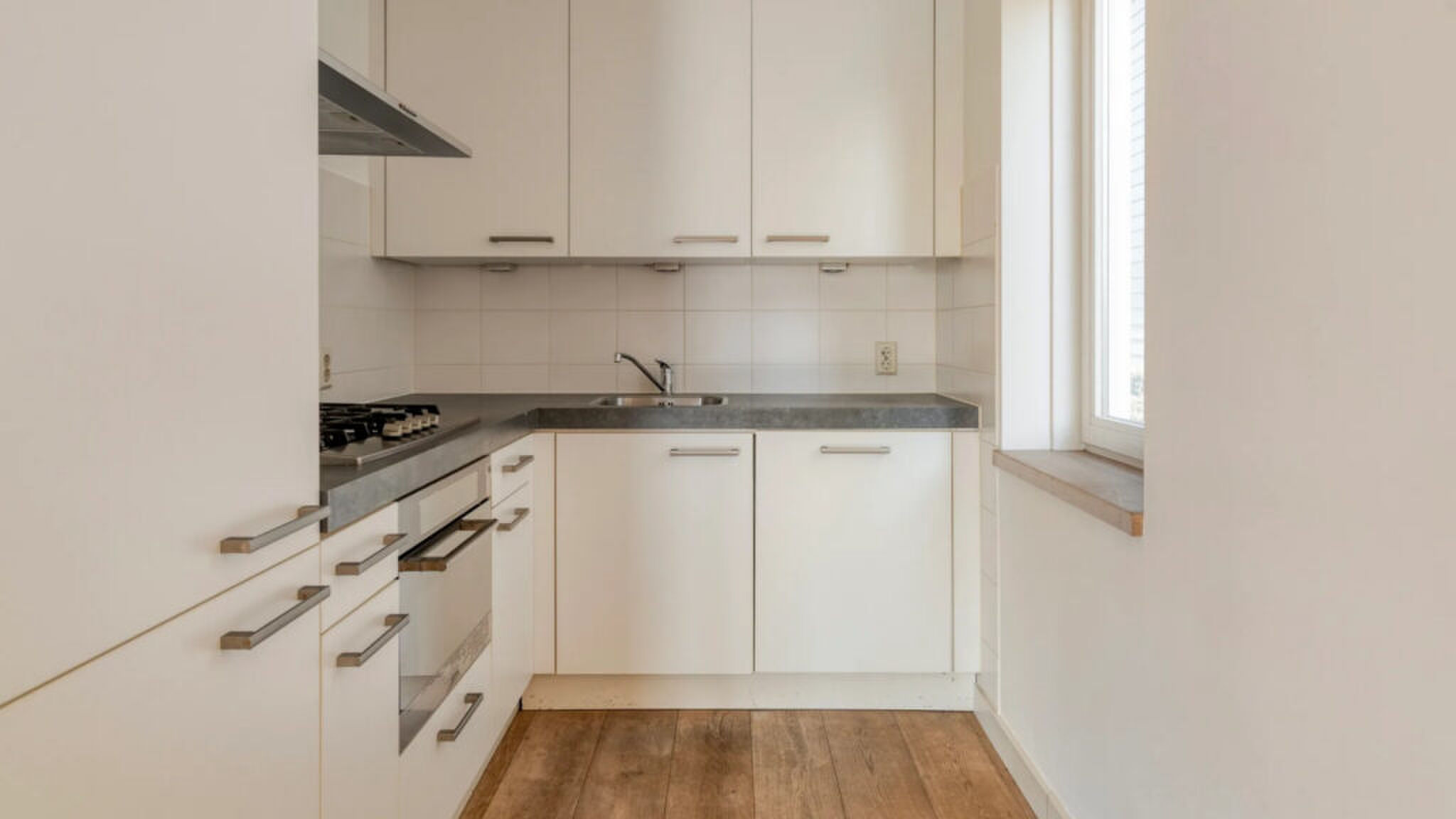 De keuken van de te koop staande woning.