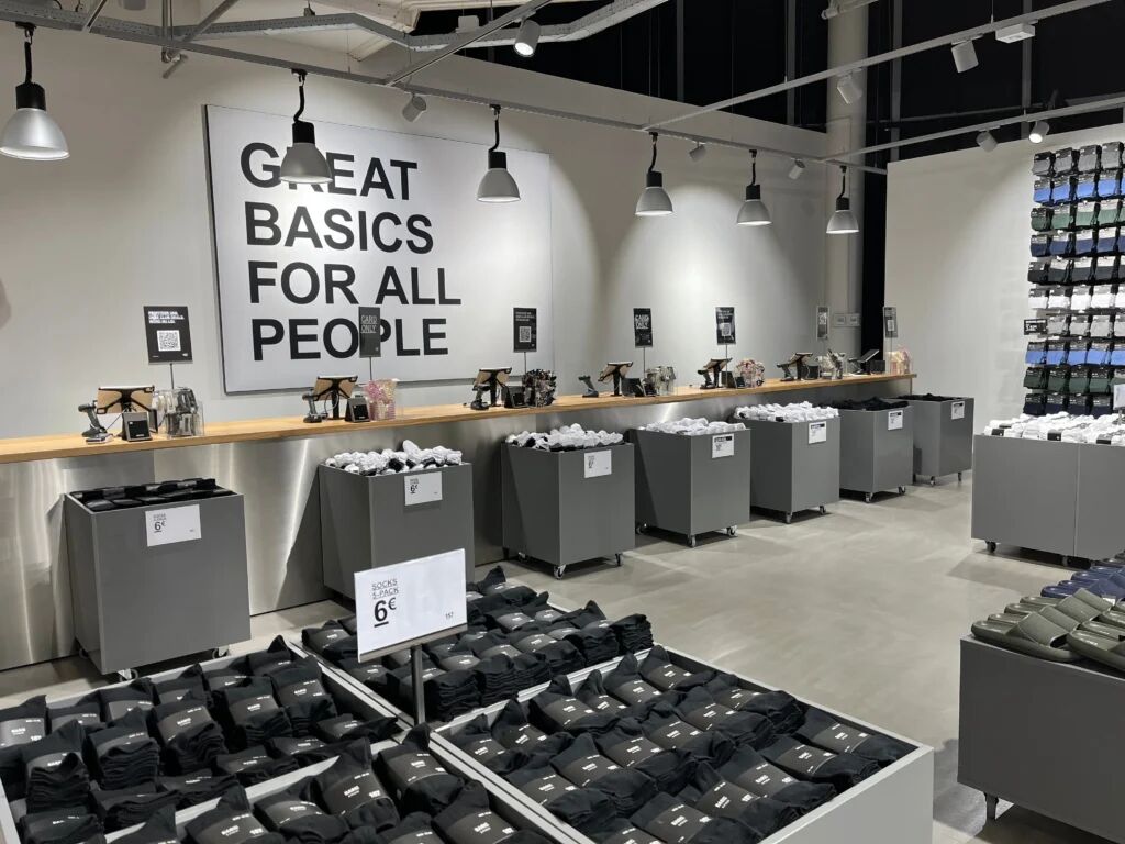 Interieur van een kledingwinkel van Lager 157