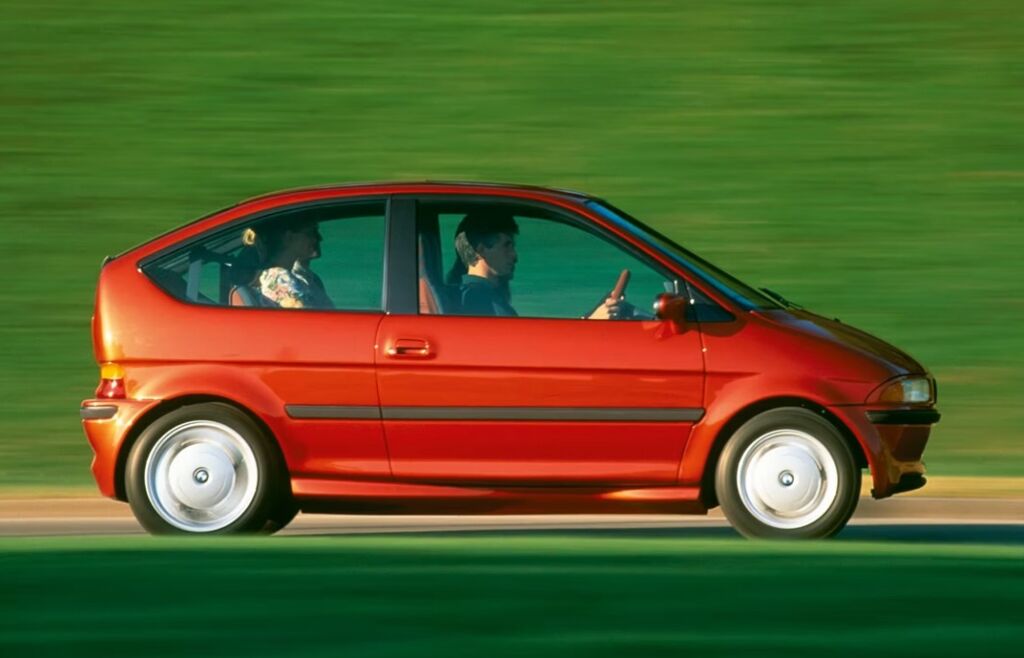 De BMW E1 van de zijkant