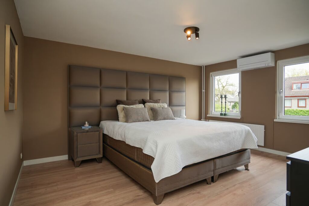 De slaapkamer in de woning van Joey Veerman.