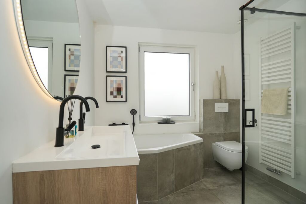 De badkamer in de woning van Joey Veerman.