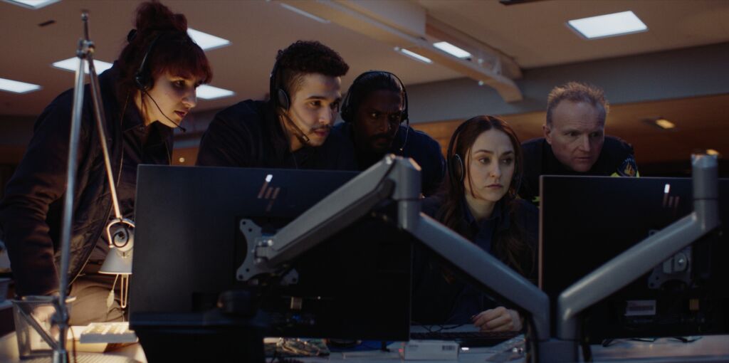 Stilbeeld van de volledige cast van "NOOD"