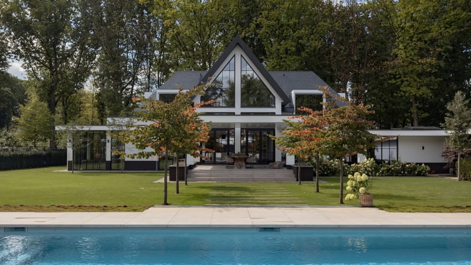 Fantastisch op Funda: megavilla in Oisterwijk (t.w.v. € 5.250.000) is James Bond-waardig