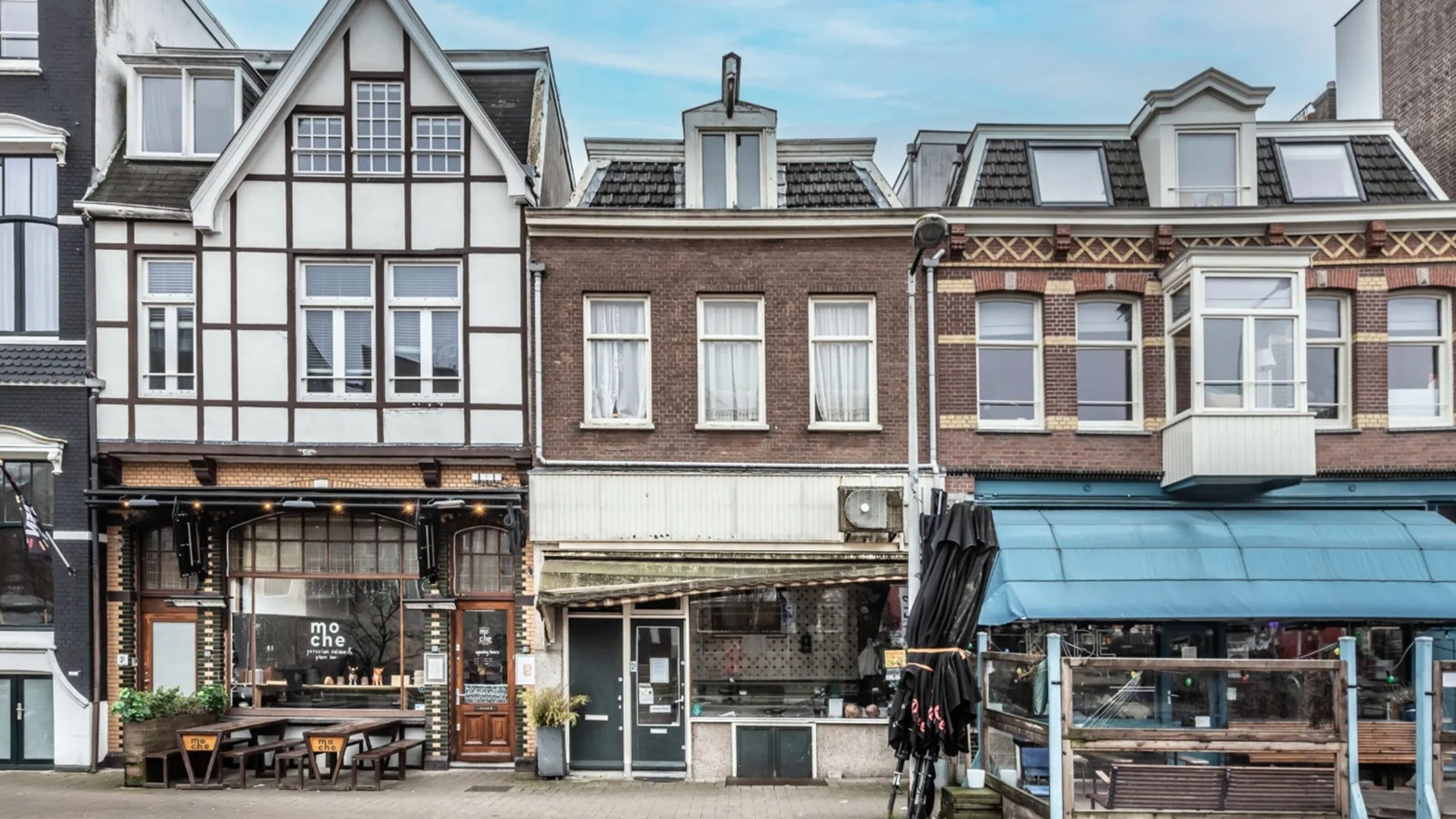 Vervallen huis in Amsterdam wordt met een krankzinnige vraagprijs van € 11.340 per m² aangeboden op 