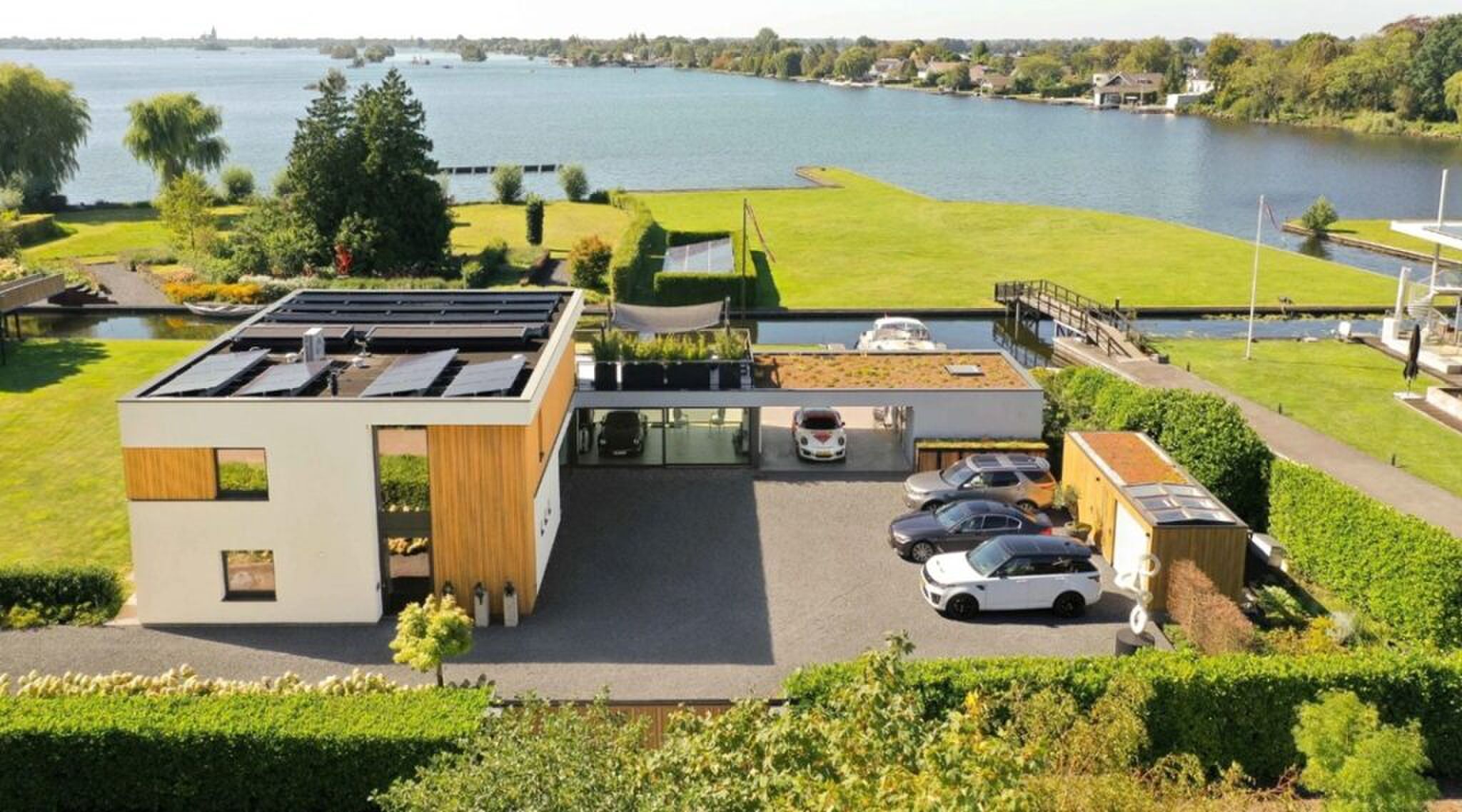 De villa aan de Vinkeveense Plassen.