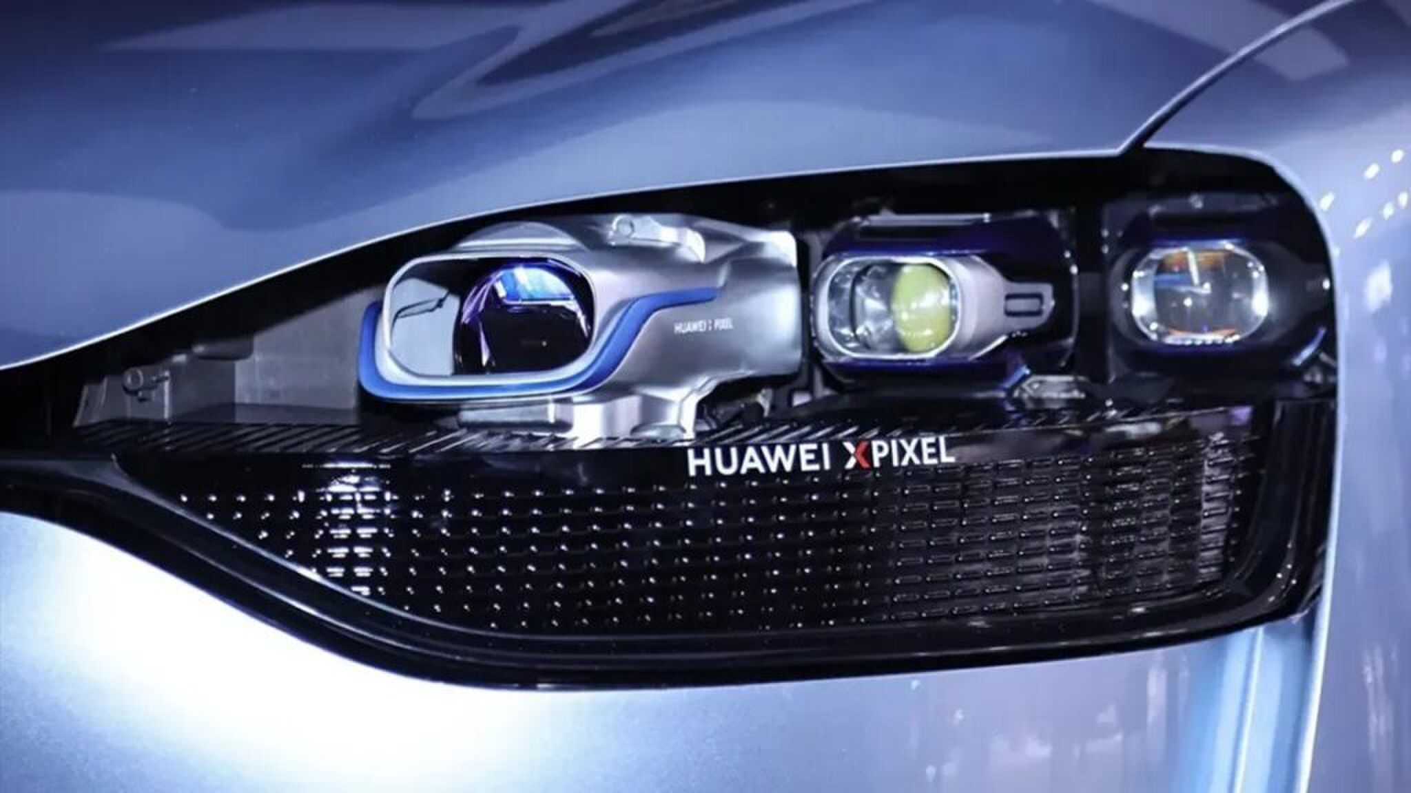 De speciale koplamp in de auto van Huawei.
