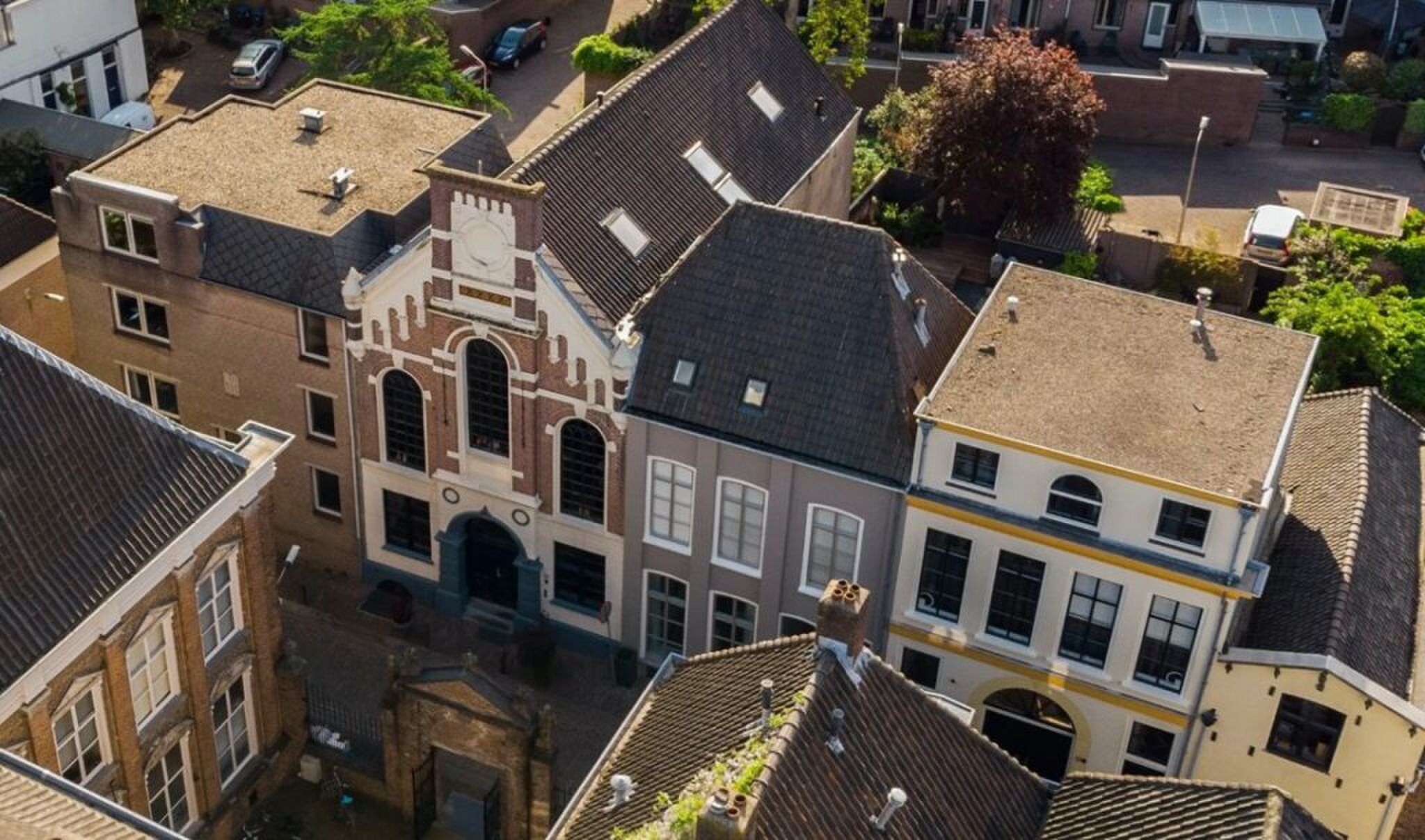 De buitenzijde van de kerk in Nijmegen.
