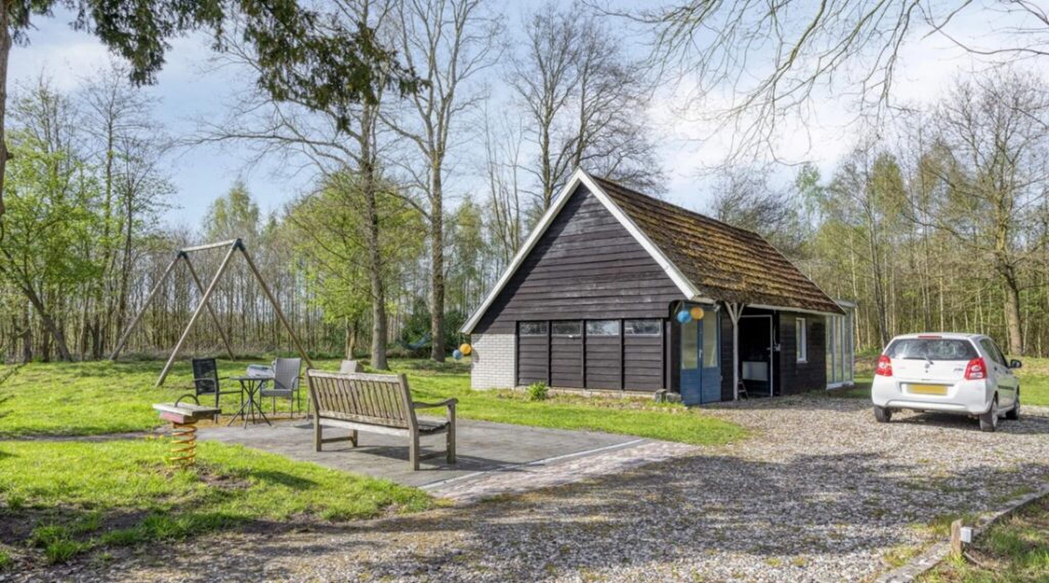 Het gastenverblijf dat bij de woonboerderij in Drenthe hoort.