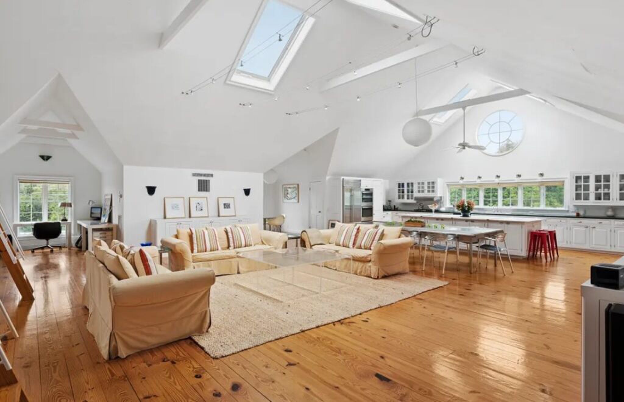 De luxe woonkamer van de woning.