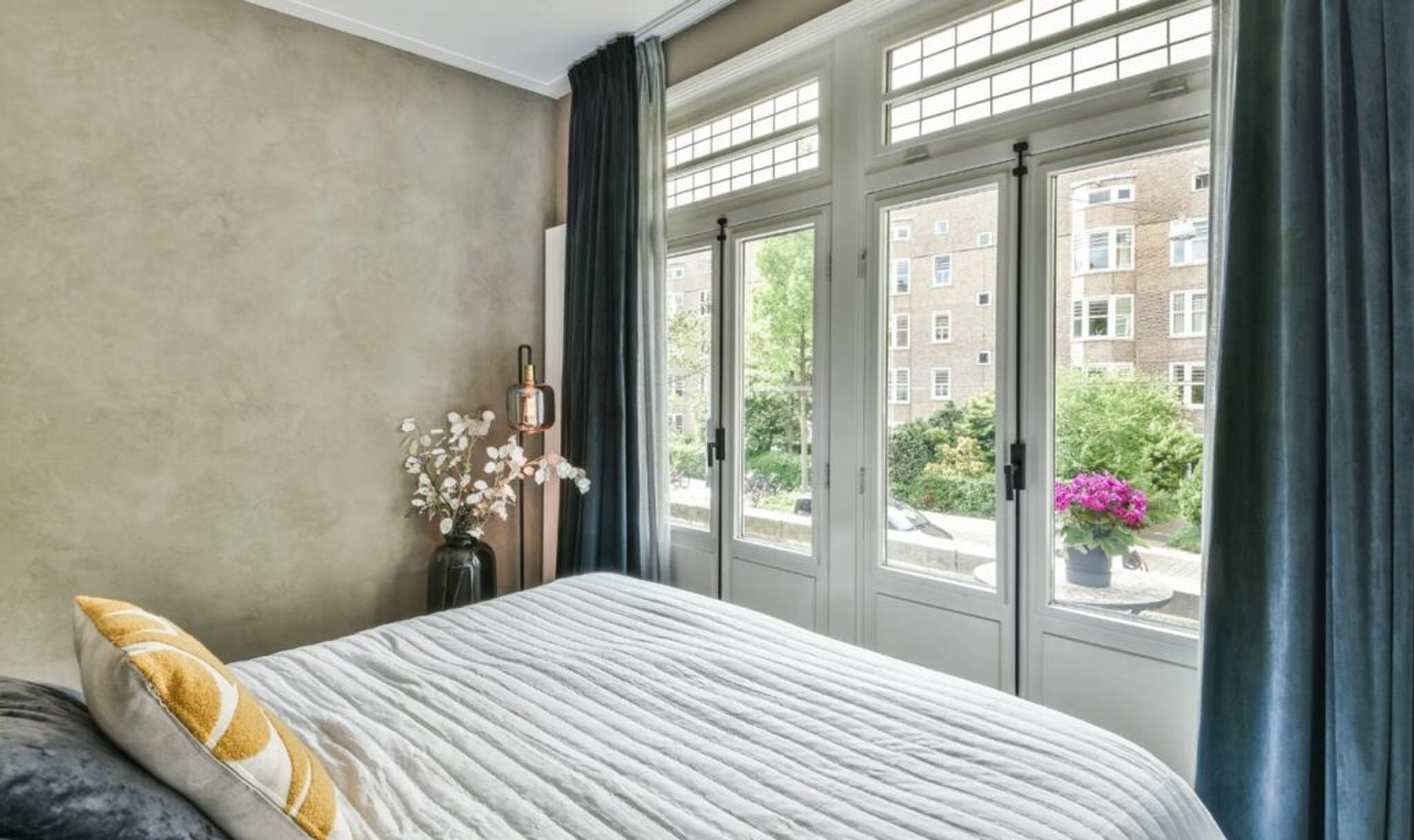 De mastersuite met balkon.