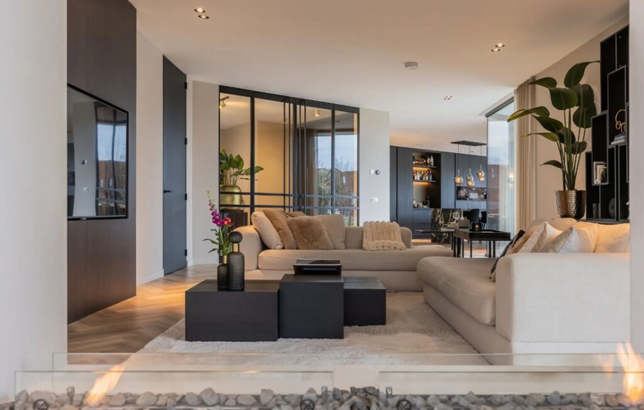 De luxueuze living.