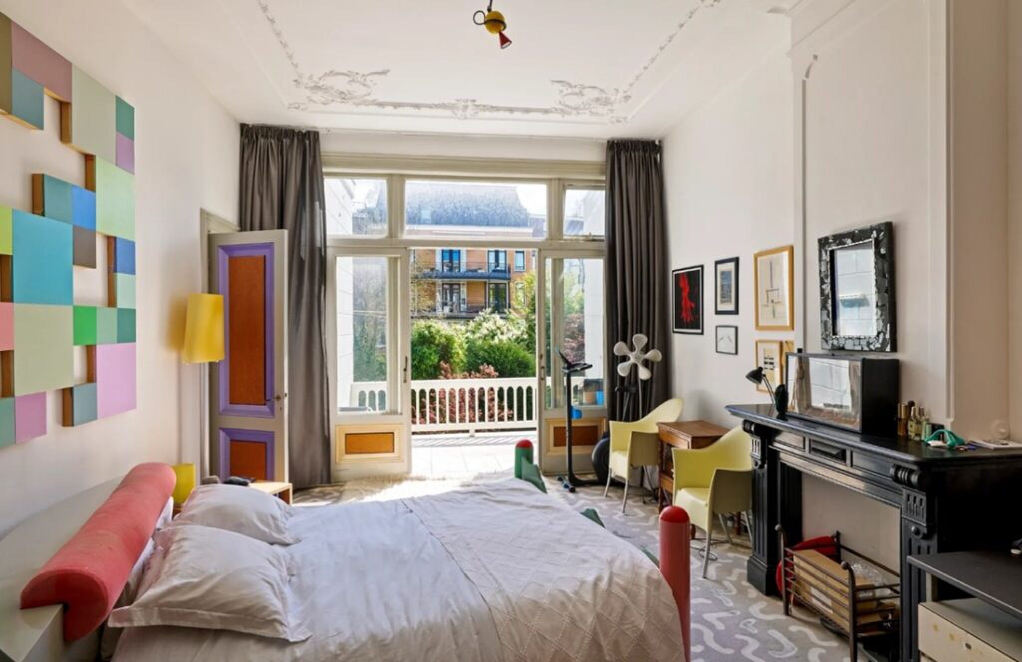 Een van de bijzonder ingerichte slaapkamers.