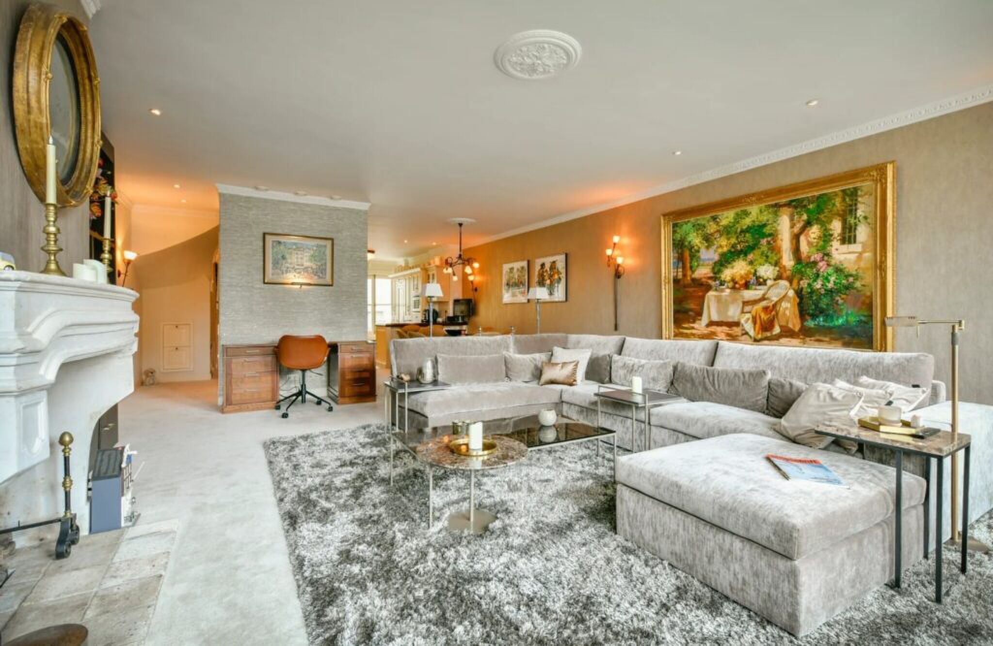 De moderne woonkamer.