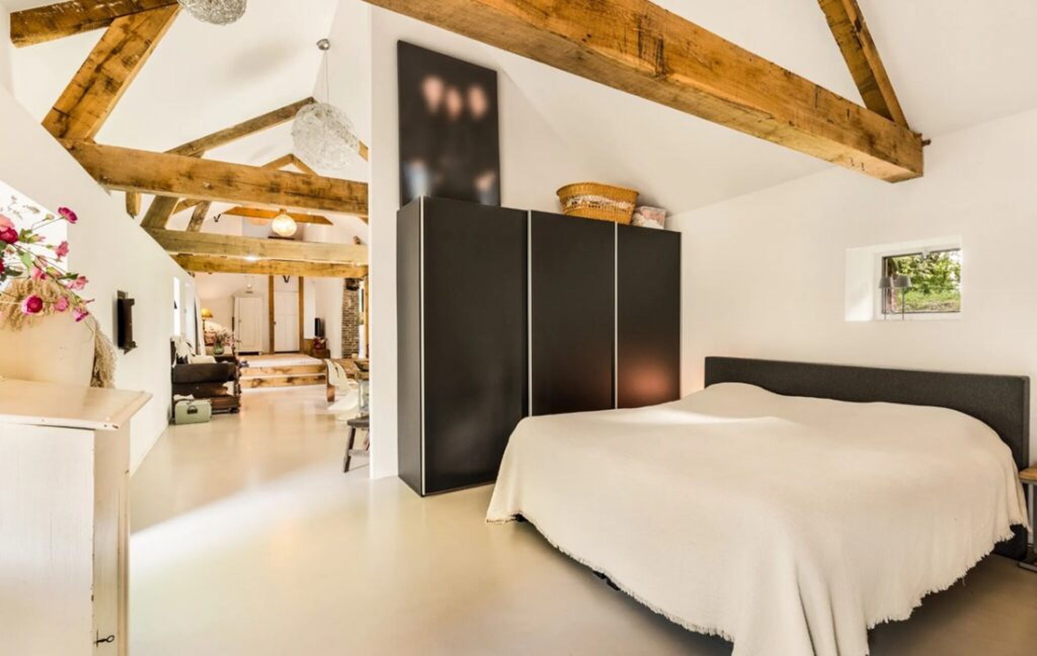Een van de luxe slaapkamers.