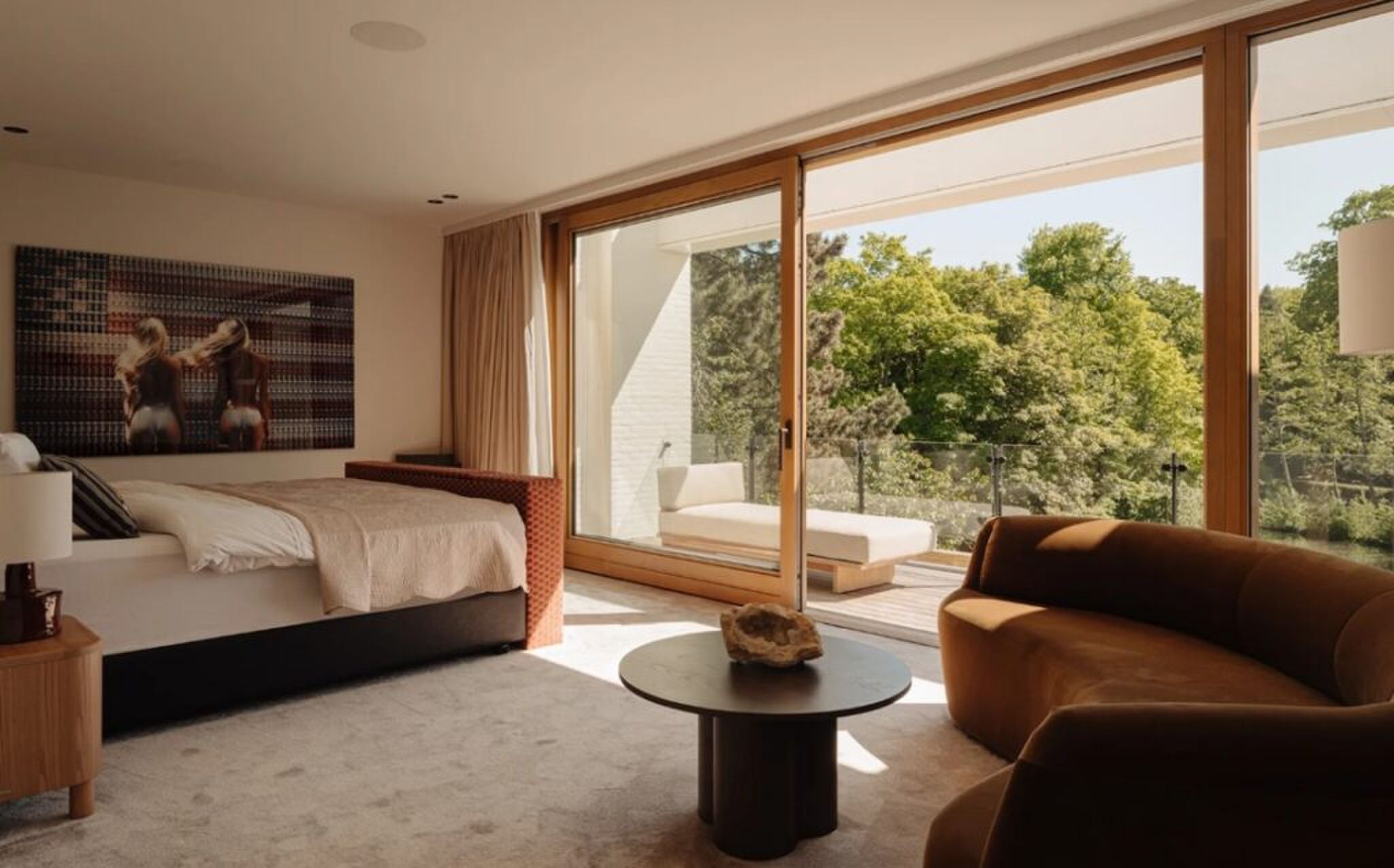 Een van de luxe slaapkamers.