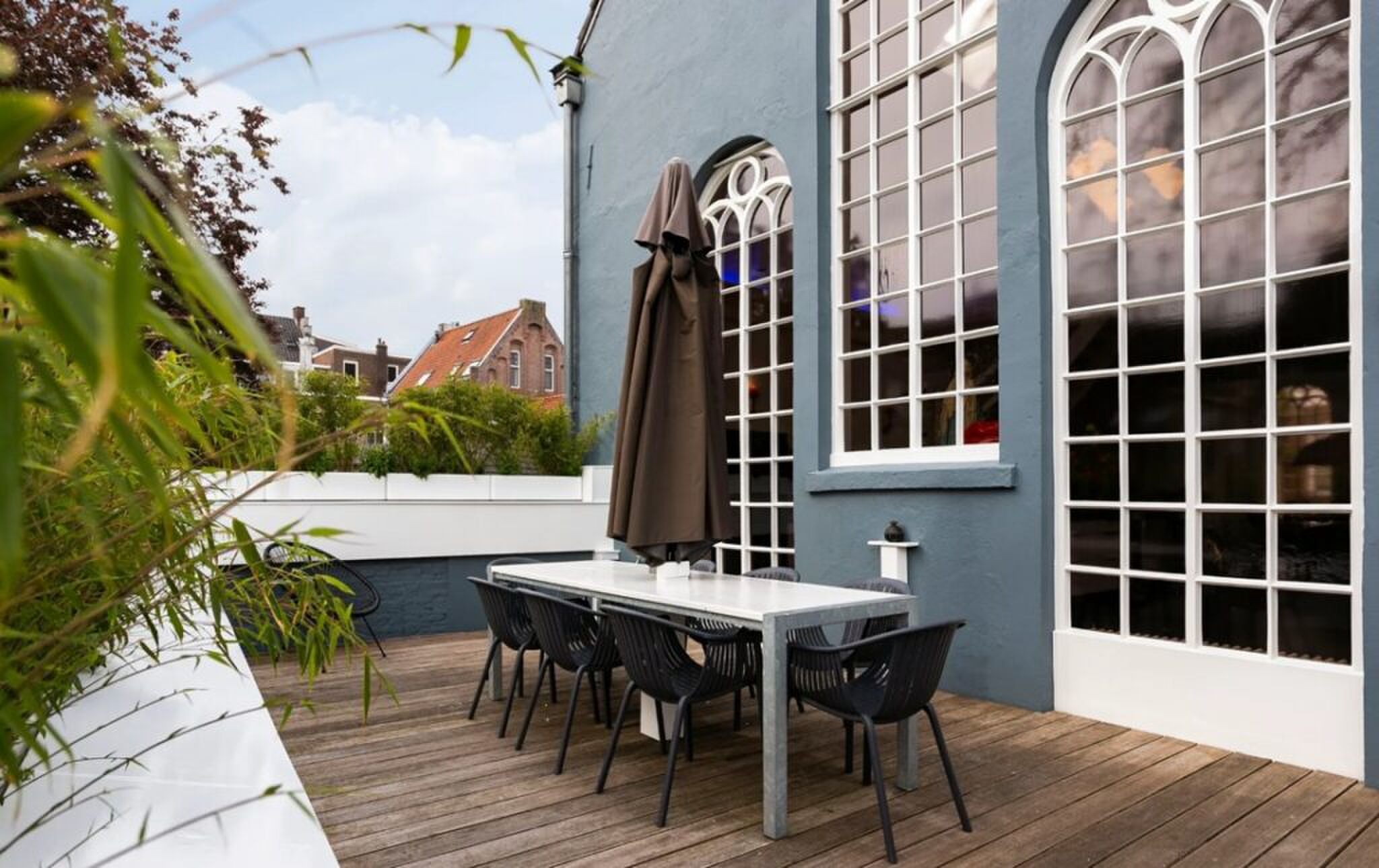 Het terras met prachtig uitzicht.