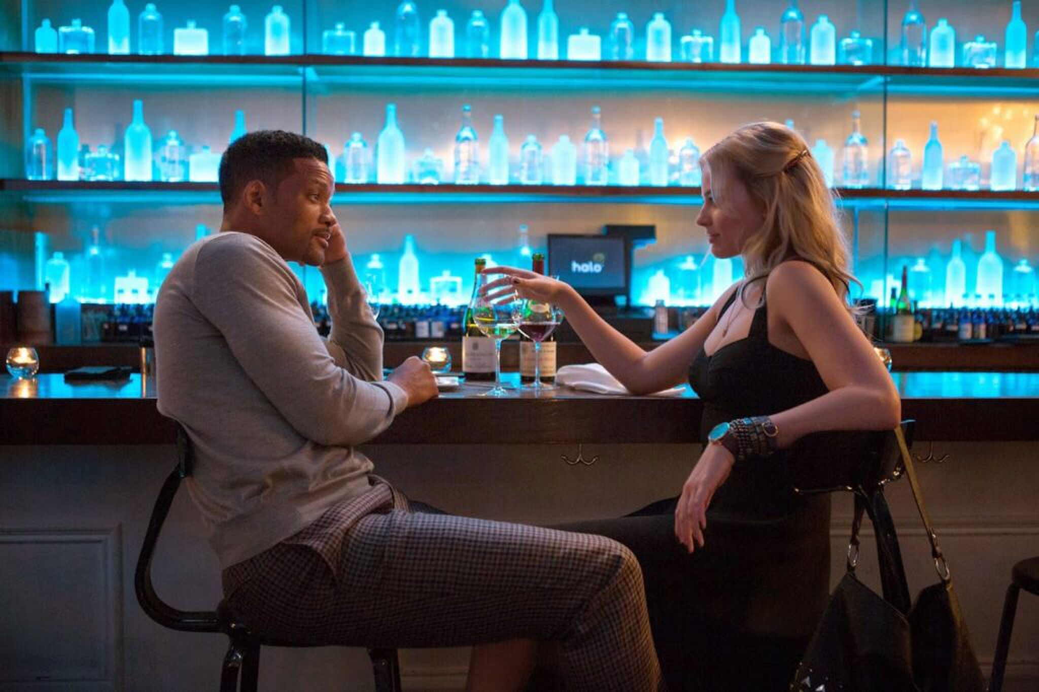 Will Smith en Margot Robbie op date in Focus (2015)