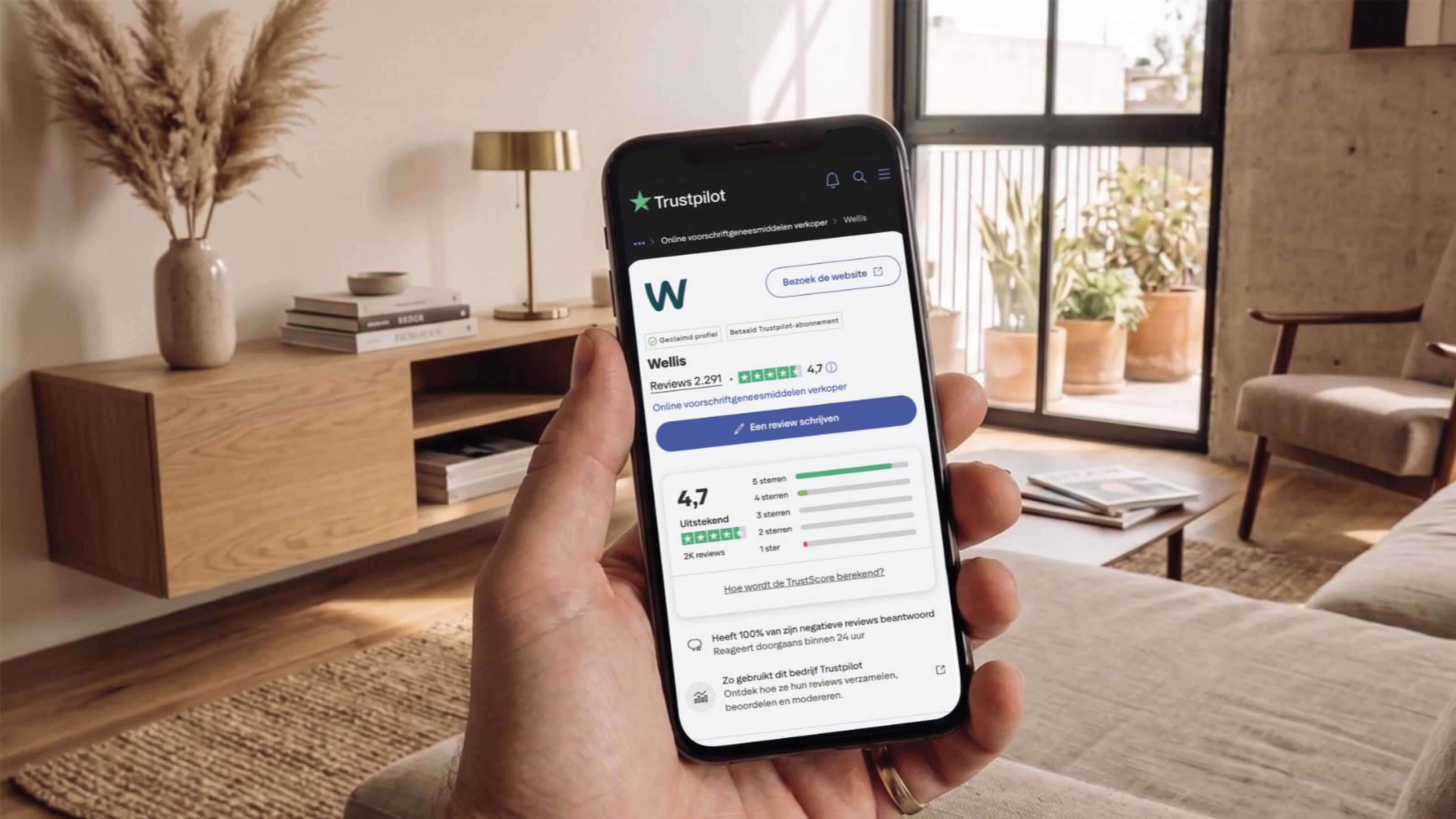 Reviews over Wellis op een smartphone getoond, om te laten zien hoe de betrouwbaar het is