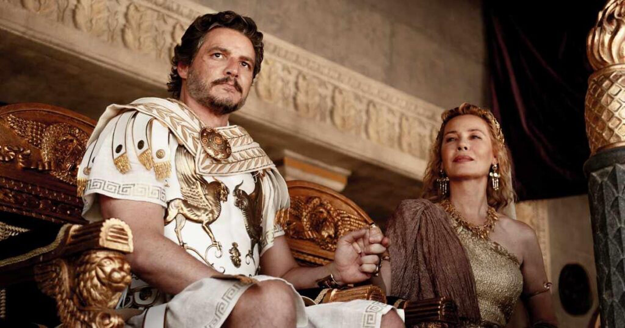 Stilbeeld uit "Gladiator II" (2024) met Pedro Pascal en Connie Nelsen